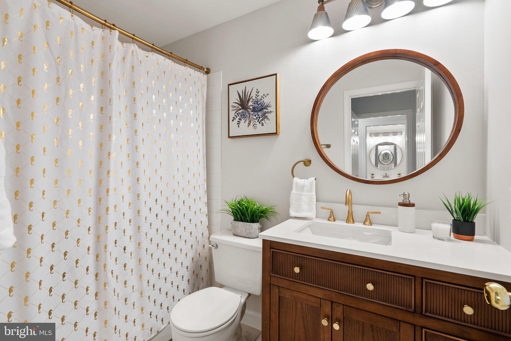 LEE LANDING COND - Residential