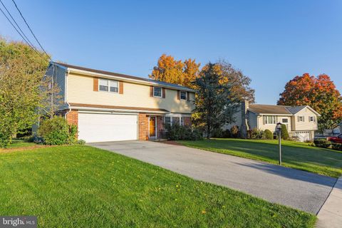 Photo of 42 WOLF RD, AKRON, PA 17501 (MLS # PALA2026910)