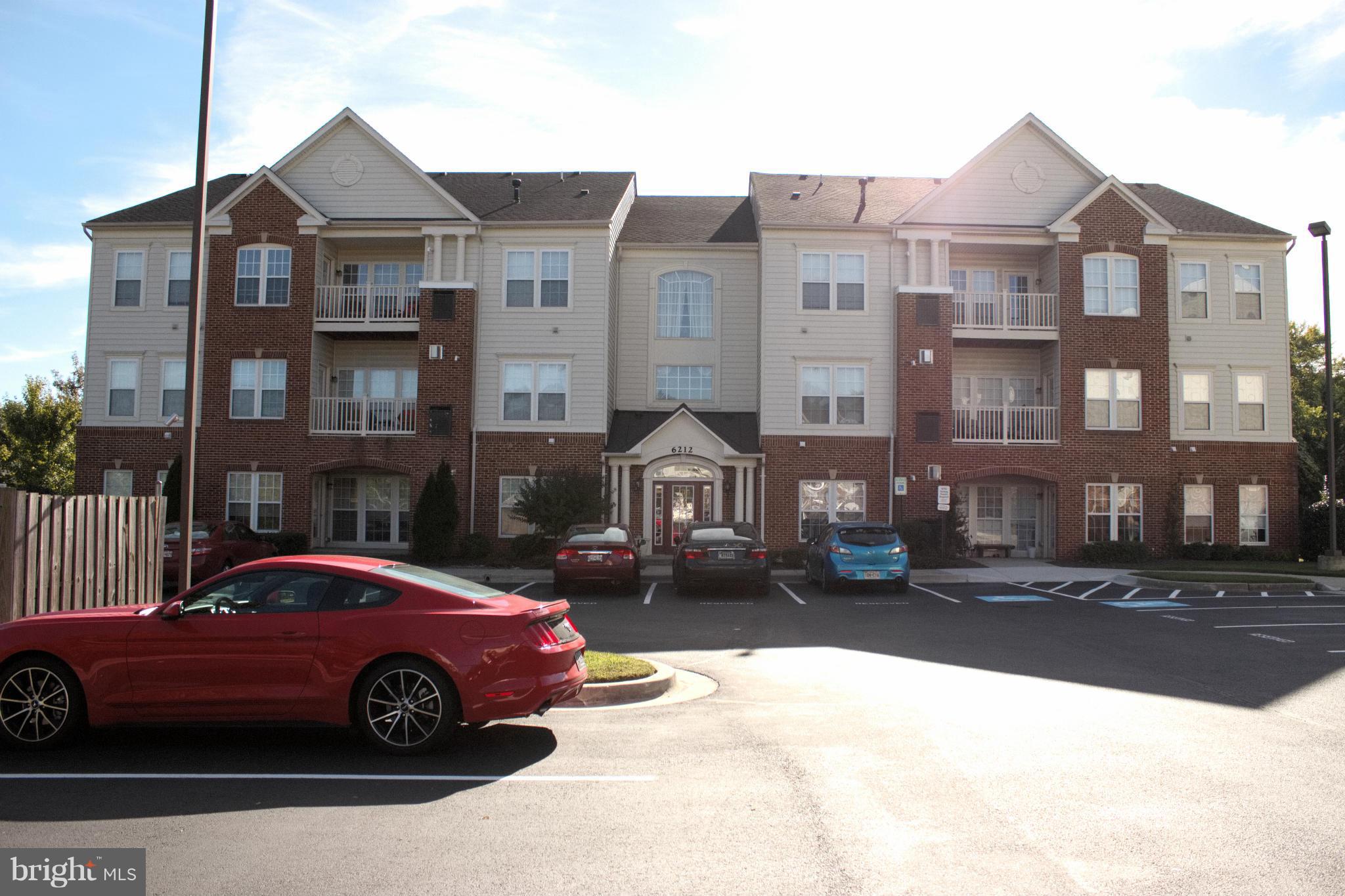 Gorgeous 3 bedroom 2 bath ground floor condo in secure building. Full size washer & Dryer, Hardwood throughout main and living room. New carpet in all bedroomsSpacious Kitchen with Pantry. Property is convenient to shopping,park and metro.