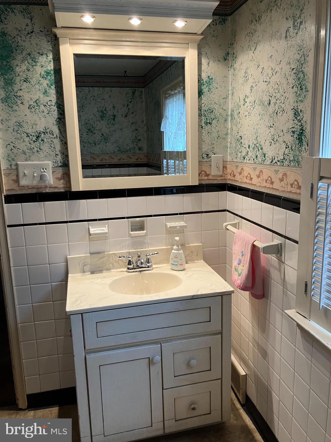 HOLLYWOOD HEIGHTS - Residential