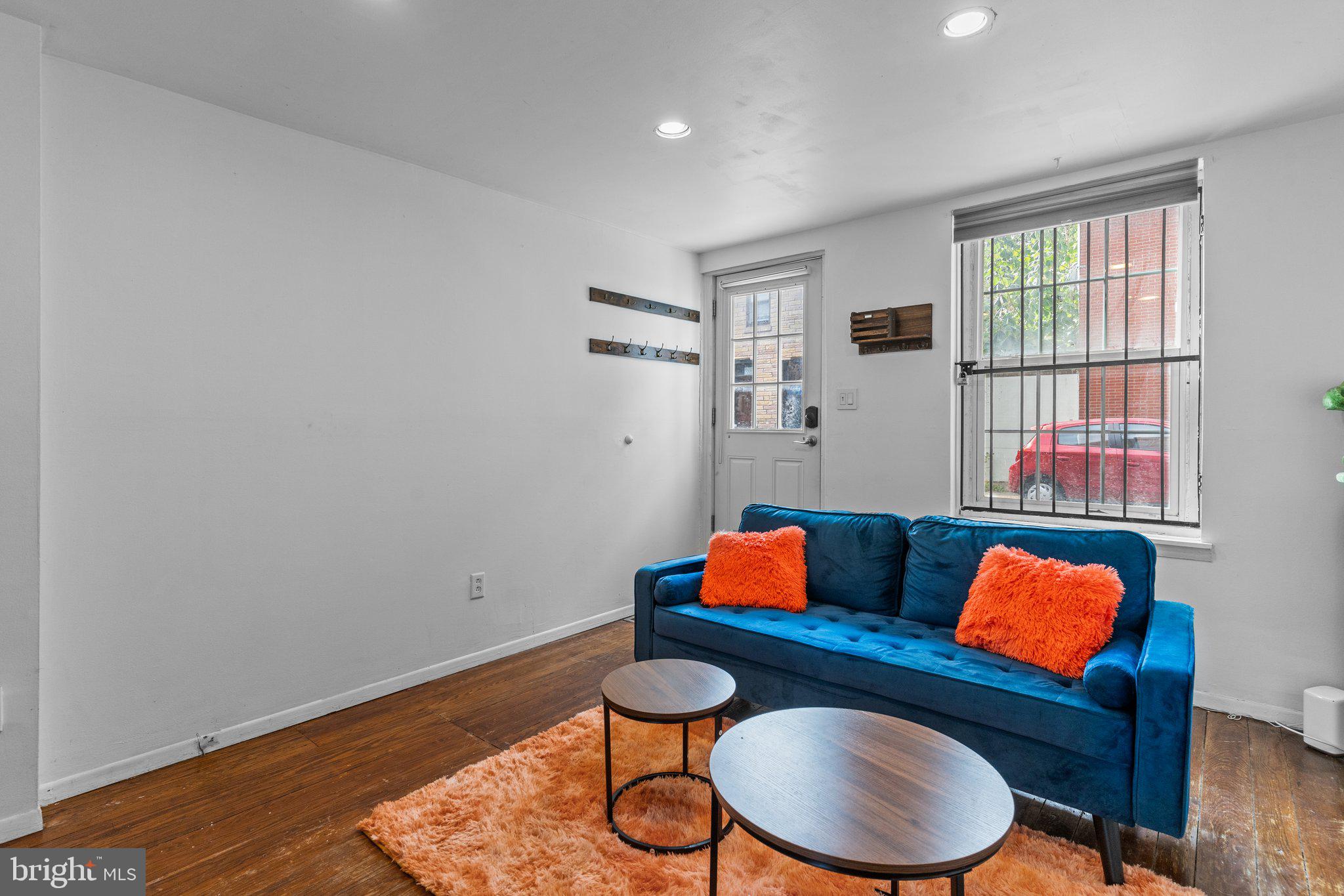 889 N LECOUNT STREET