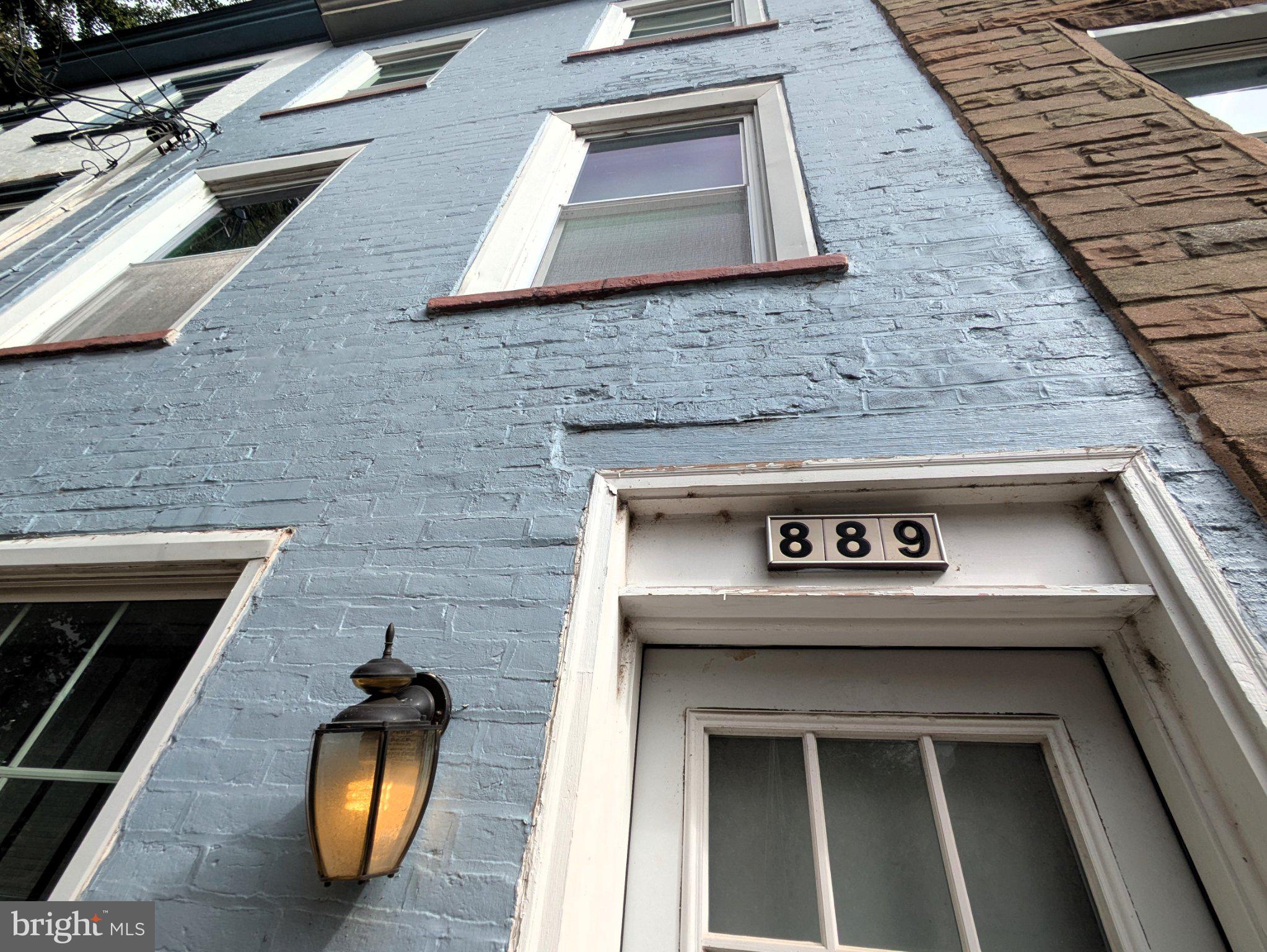 889 N LECOUNT STREET