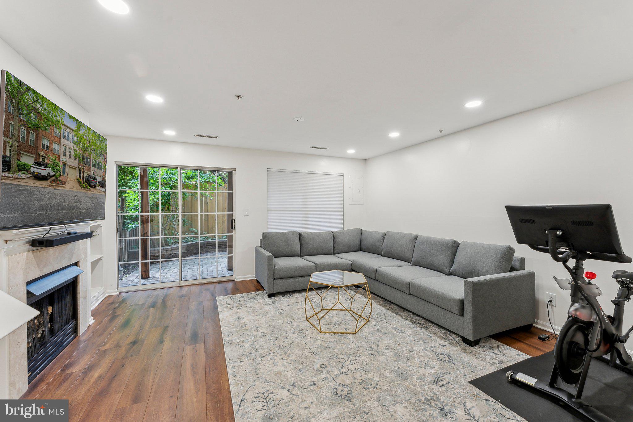 CAMERON STATION - Residential