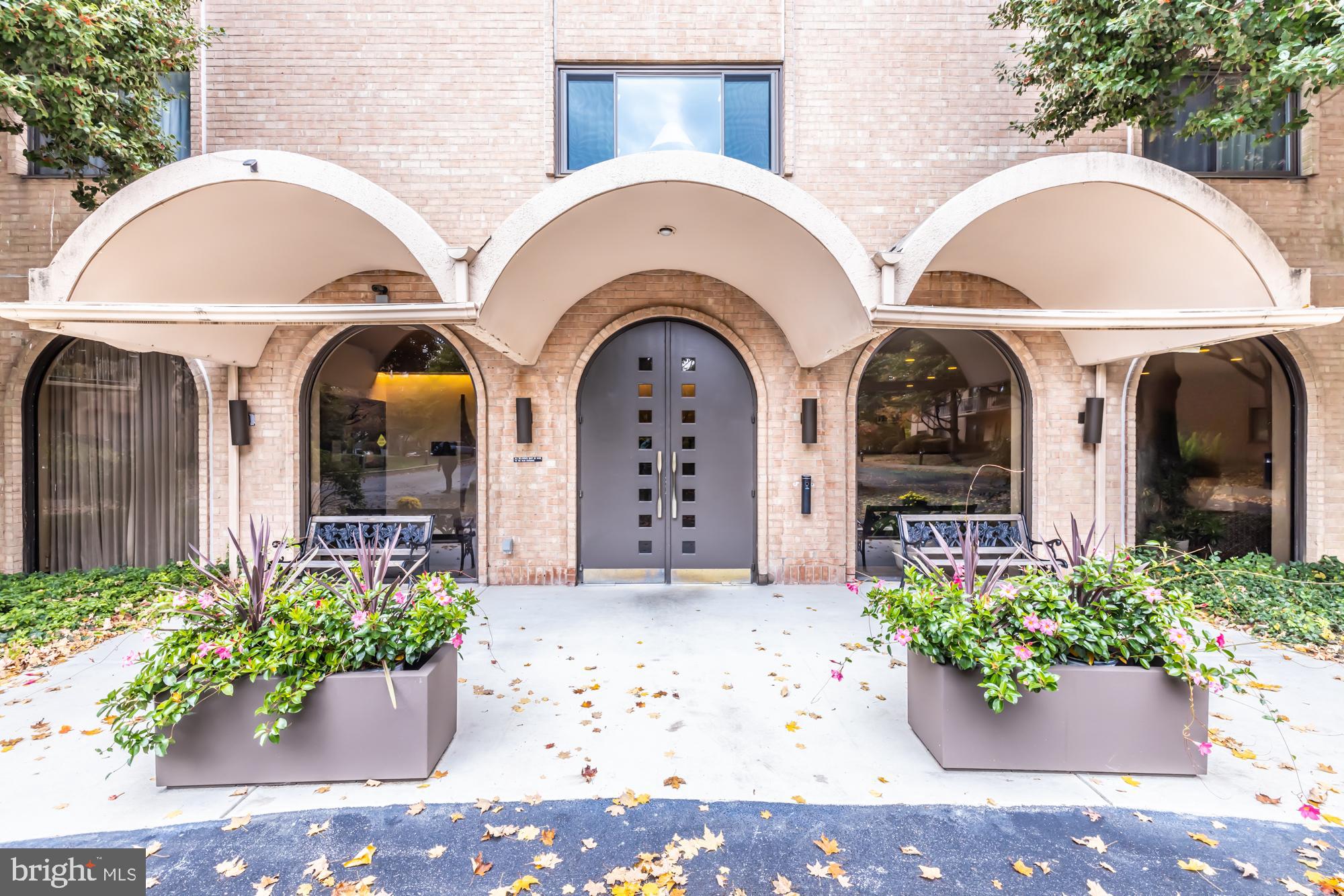 HOLLY HOUSE - Residential