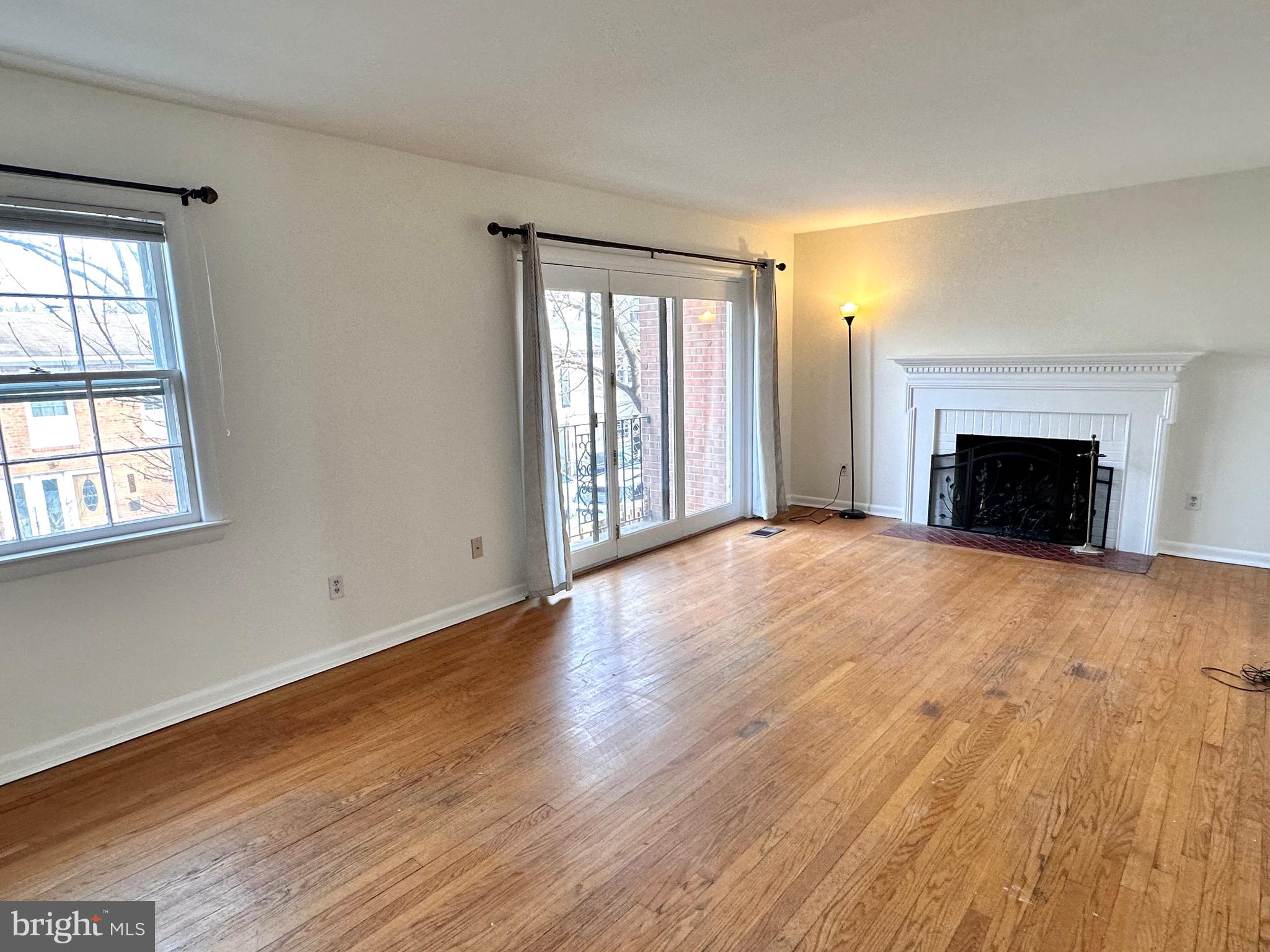 922 S GEORGE MASON DRIVE