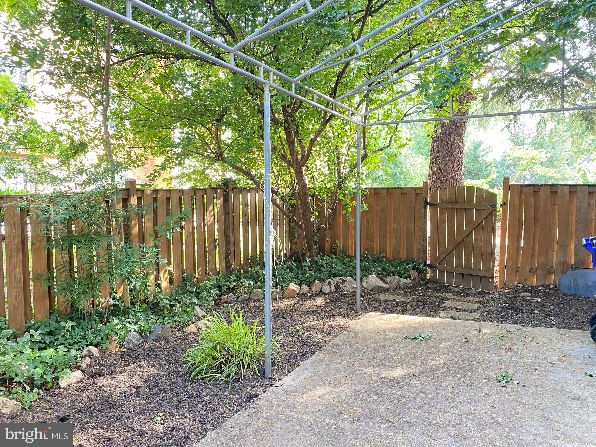 EAST BARCROFT - Residential