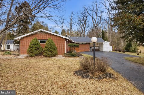 8 PEACHTREE COURT BALTIMORE MD 21208