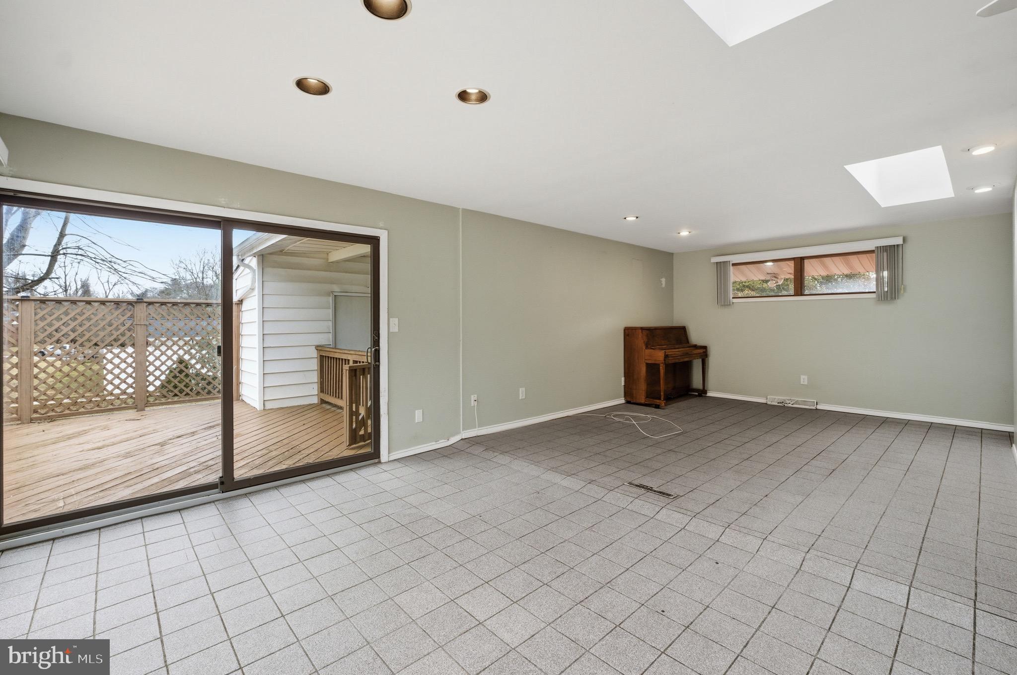 PIKESVILLE - Residential