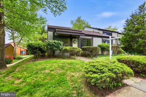 Photo of 3146 Babashaw Court, FAIRFAX, VA 22031 (MLS # VAFX2303132)