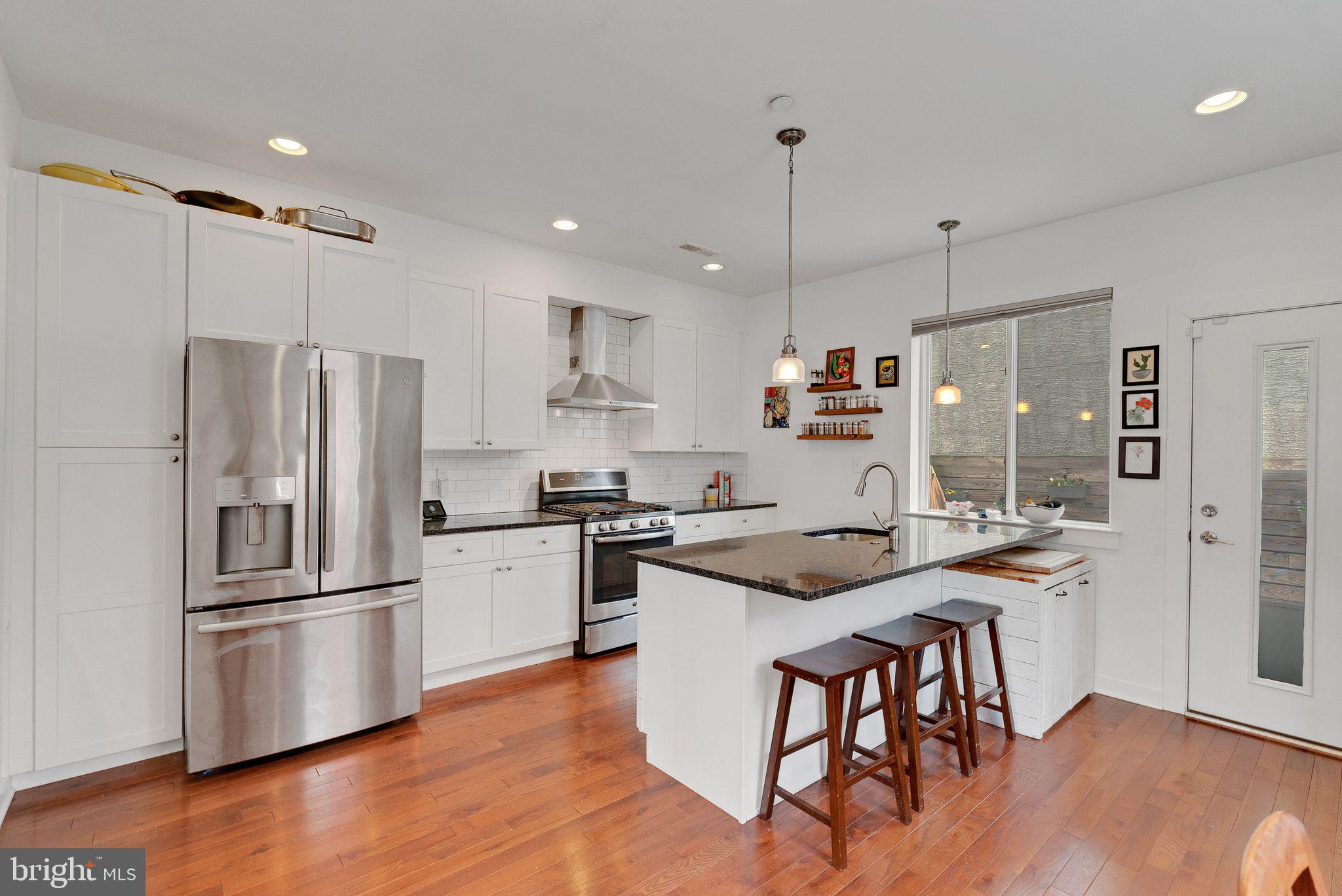 EAST KENSINGTON - Residential