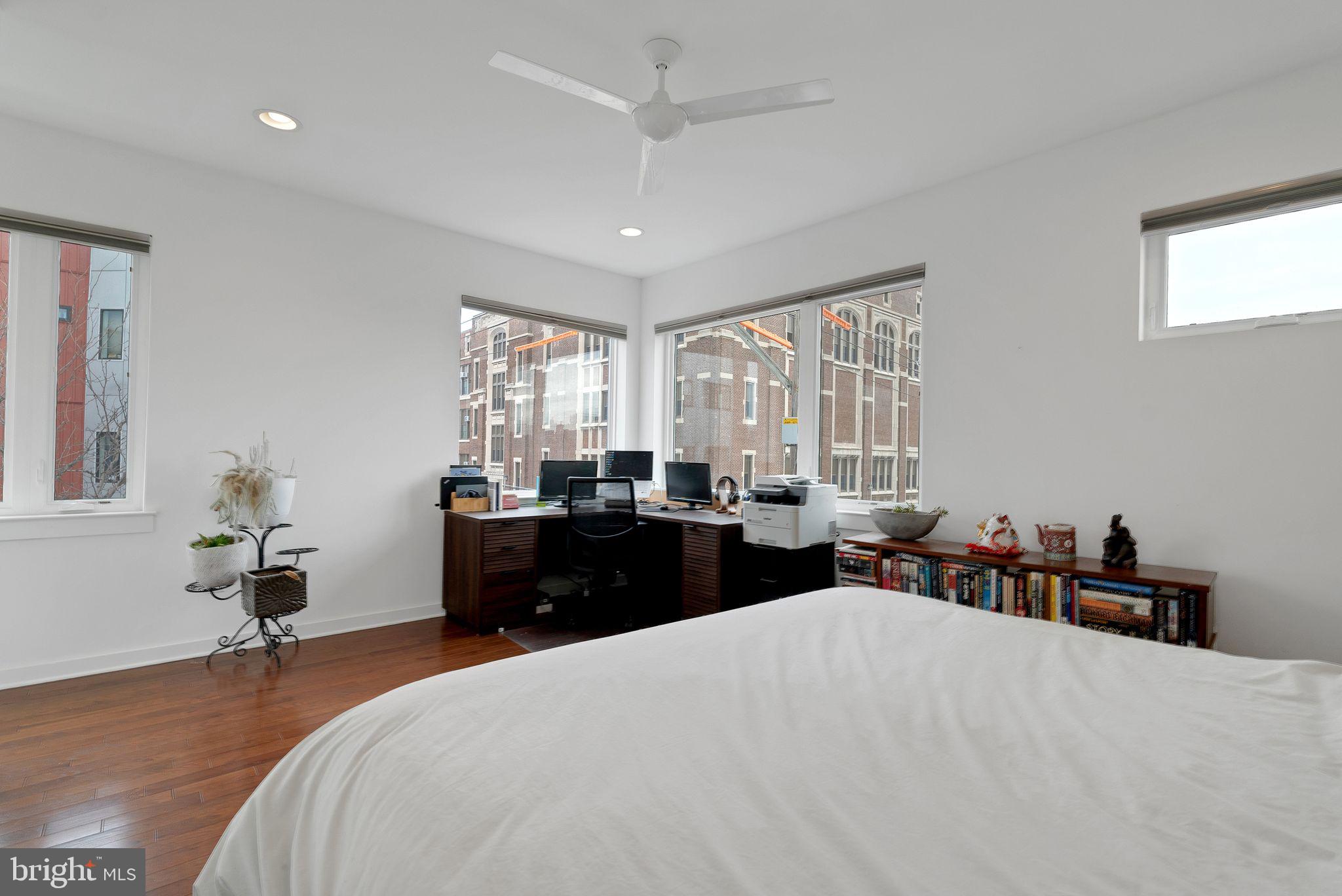 EAST KENSINGTON - Residential