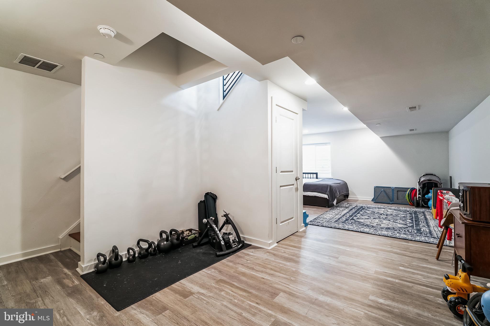 EAST KENSINGTON - Residential