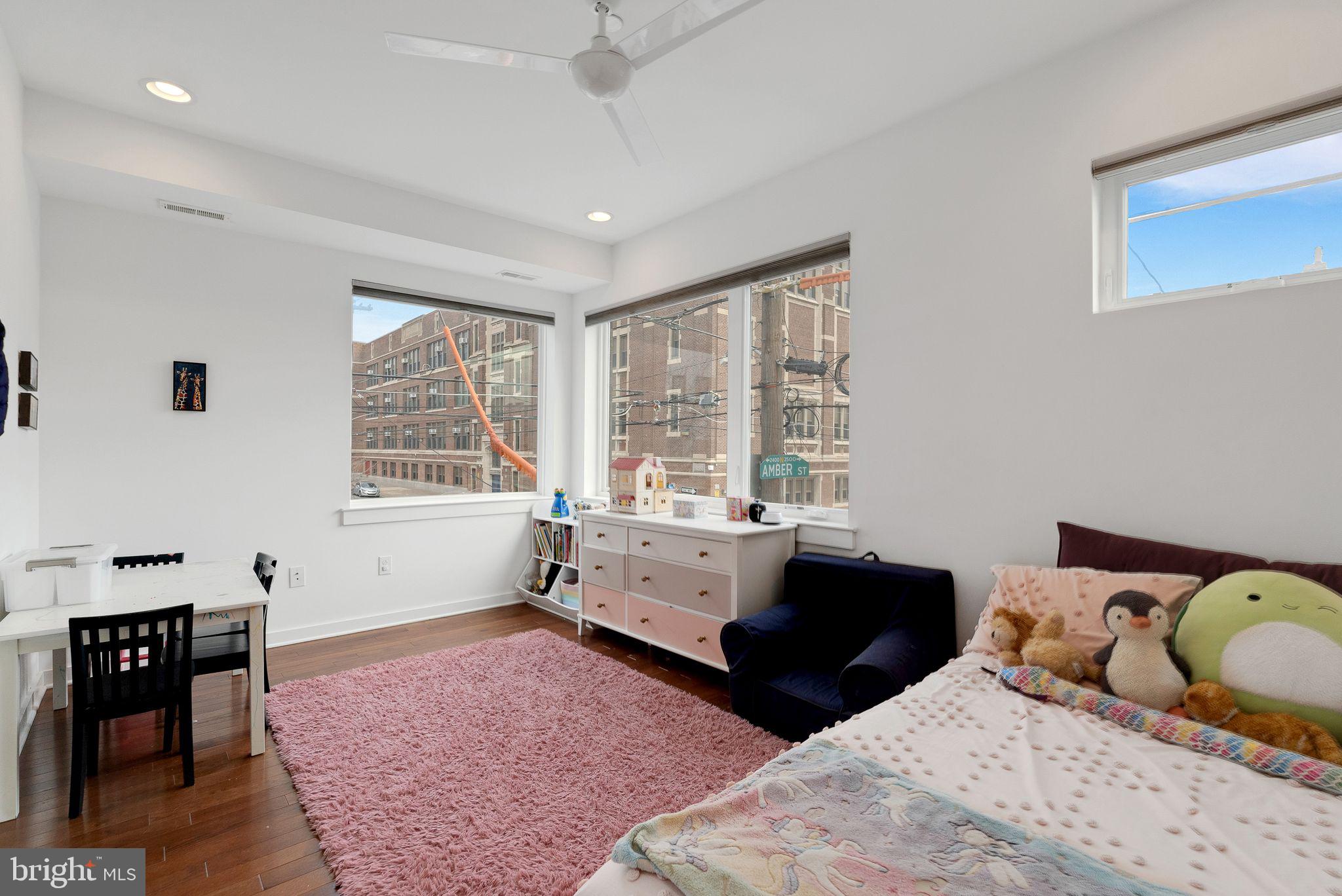 EAST KENSINGTON - Residential