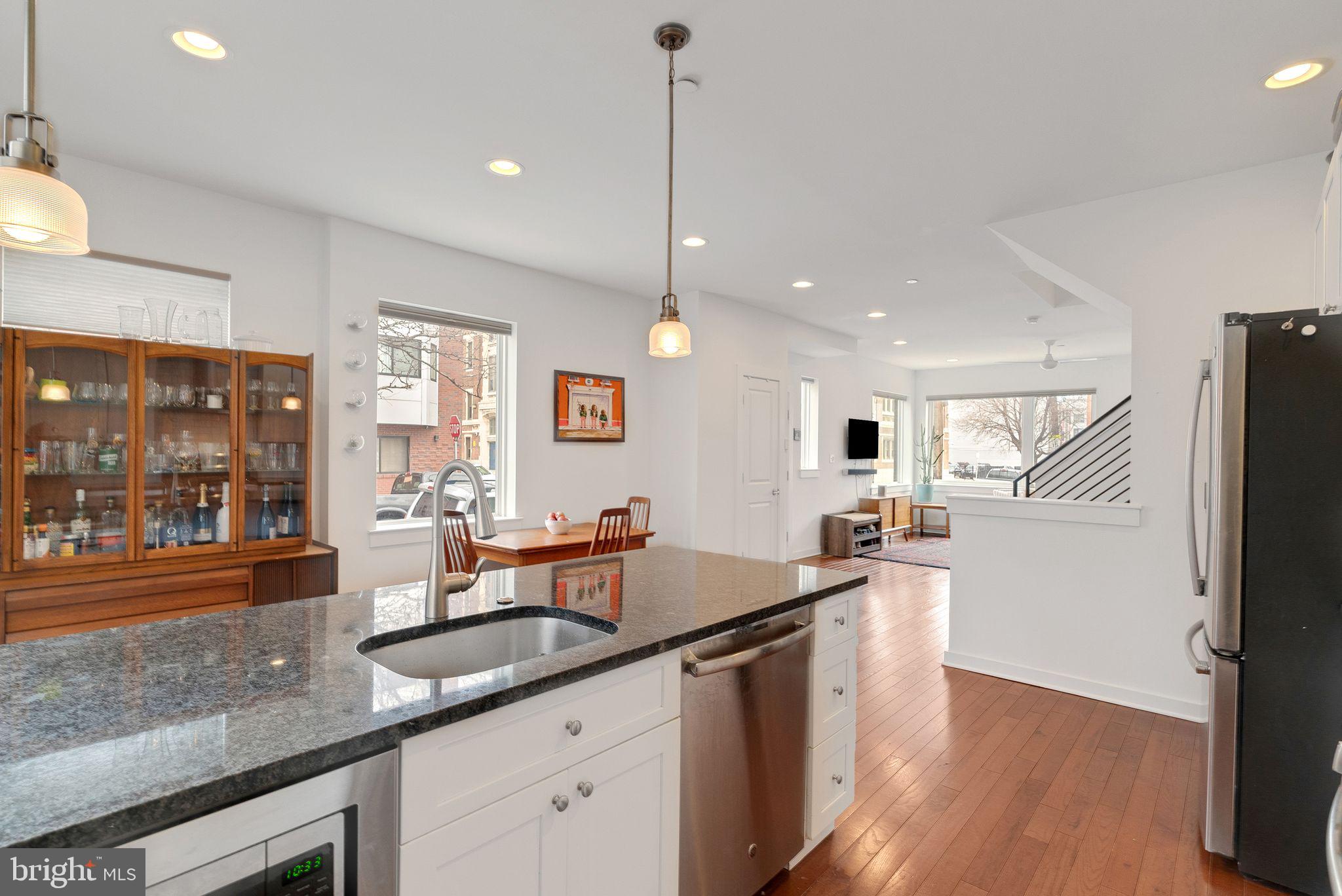 EAST KENSINGTON - Residential