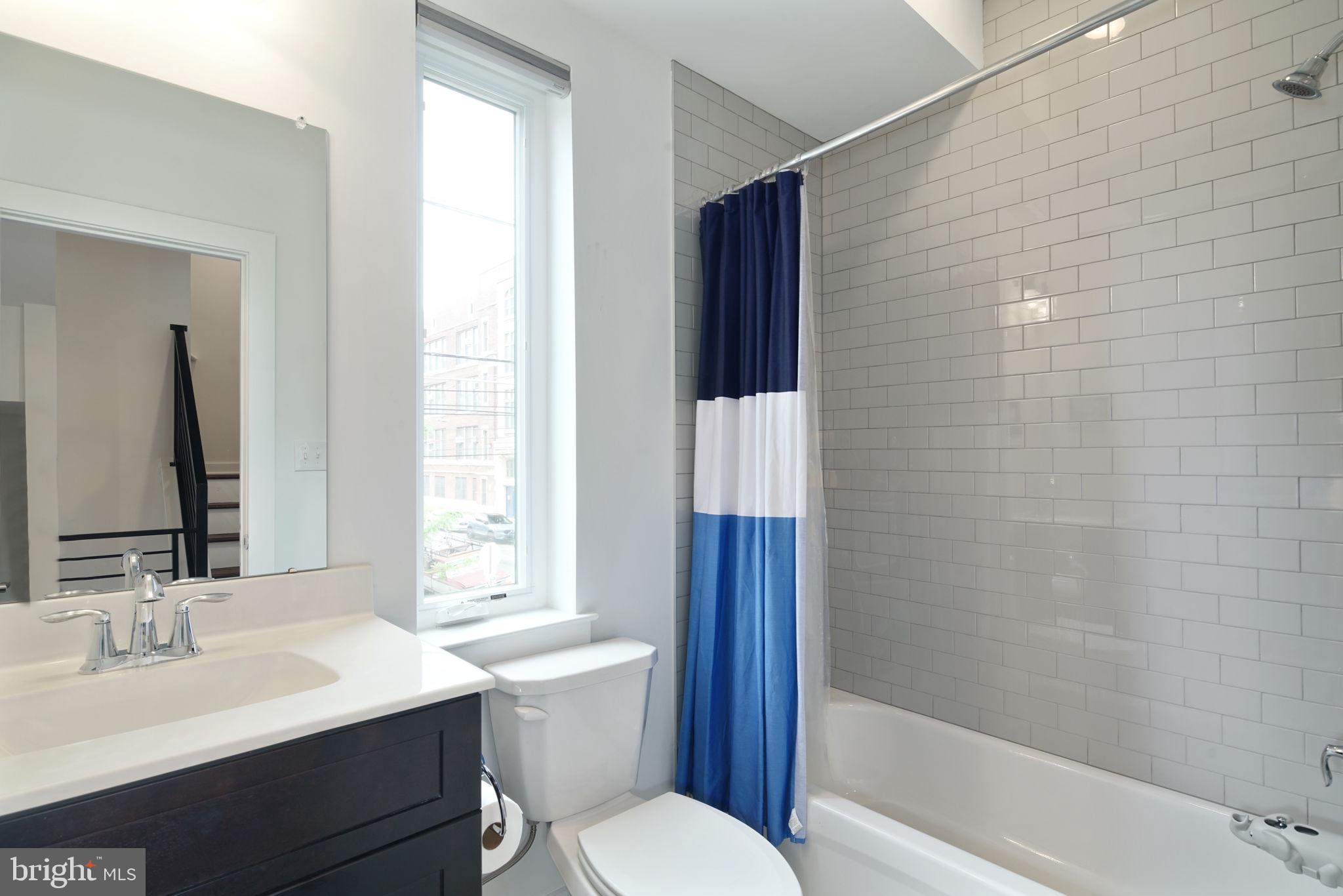 EAST KENSINGTON - Residential