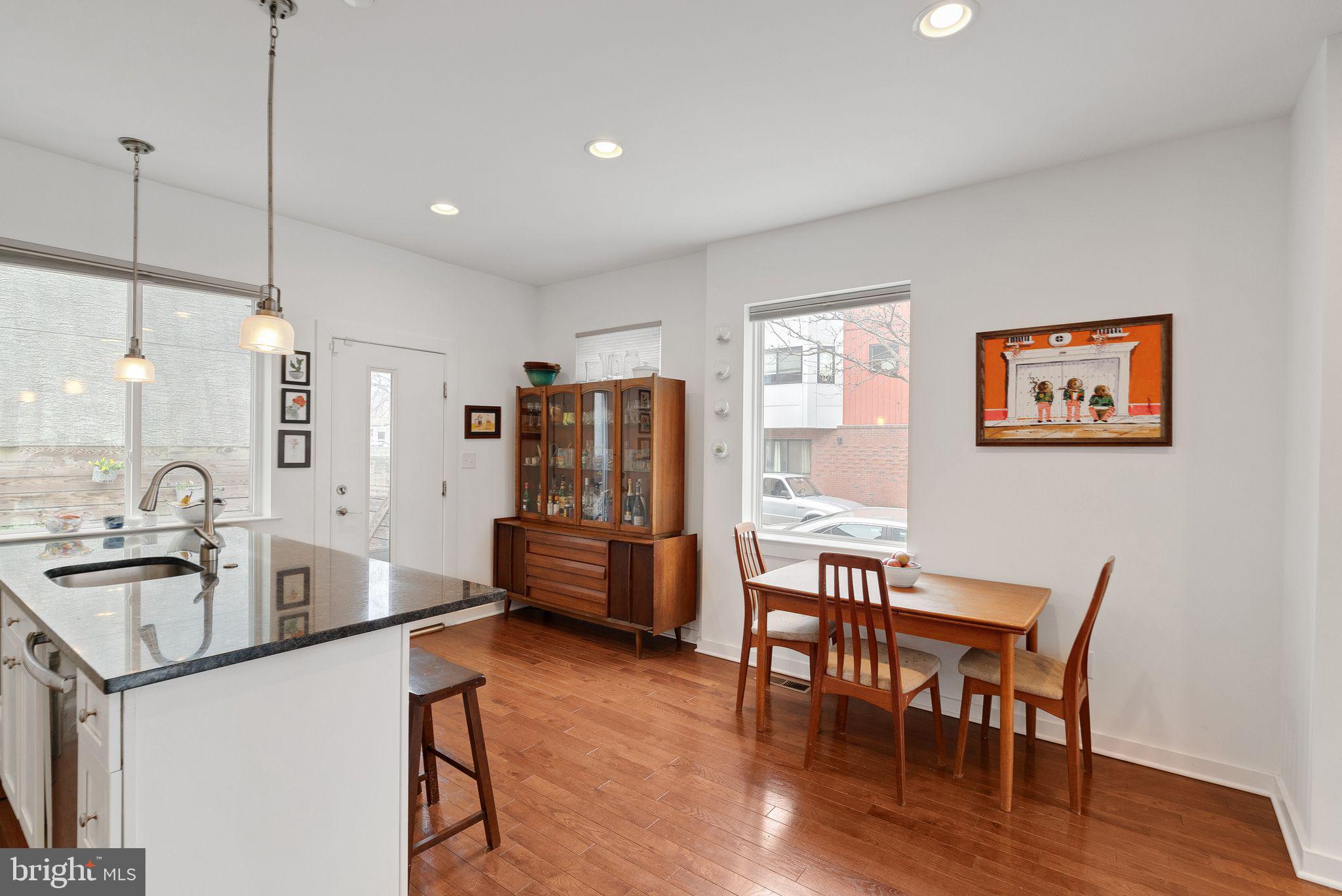 EAST KENSINGTON - Residential