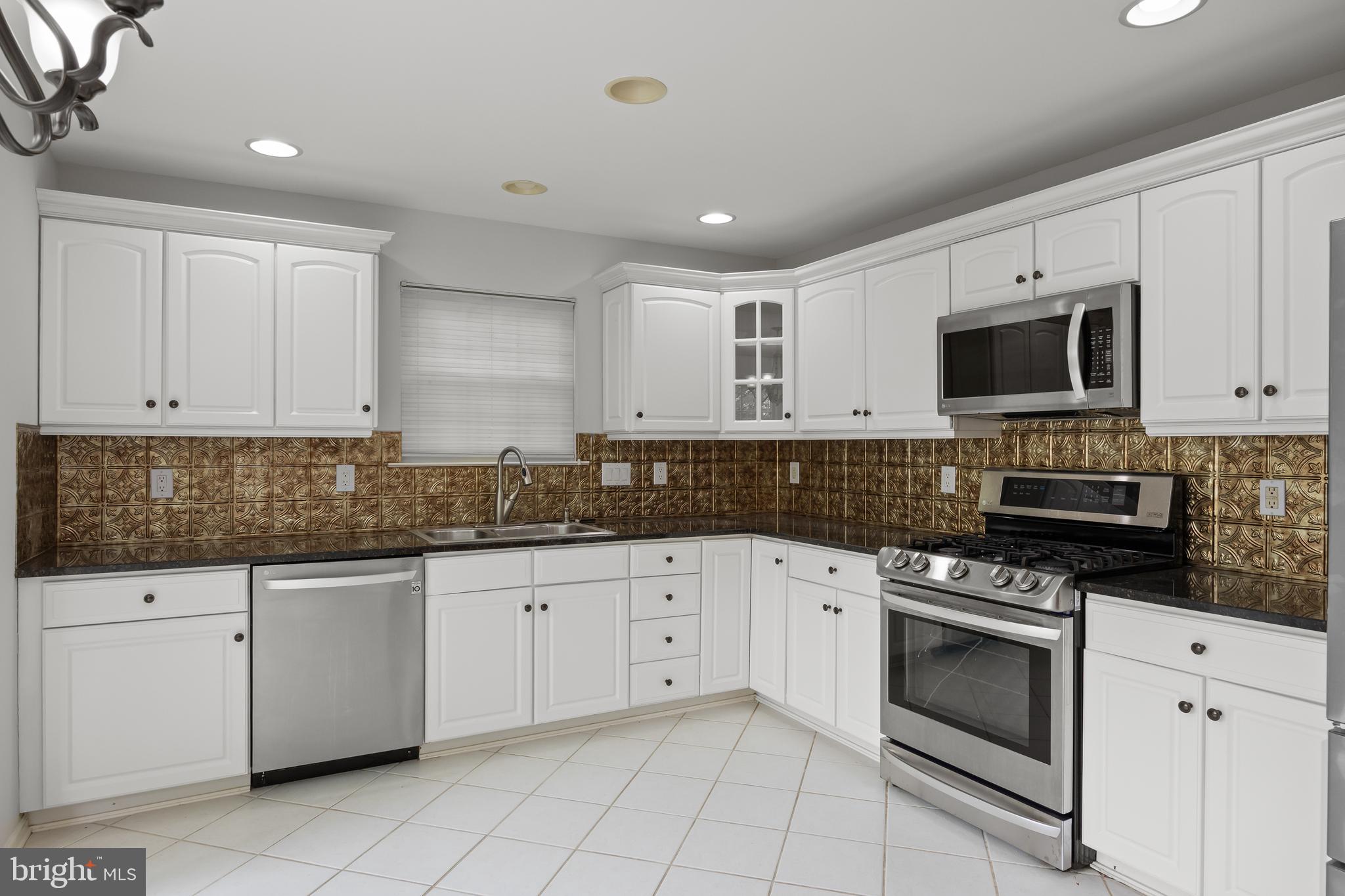 LAUREL CREEK - Residential Lease