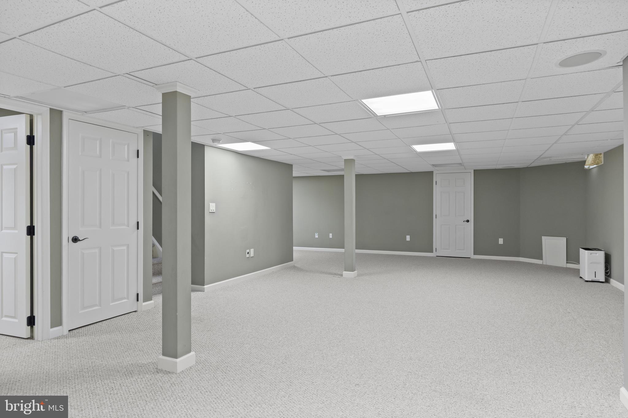 LAUREL CREEK - Residential Lease