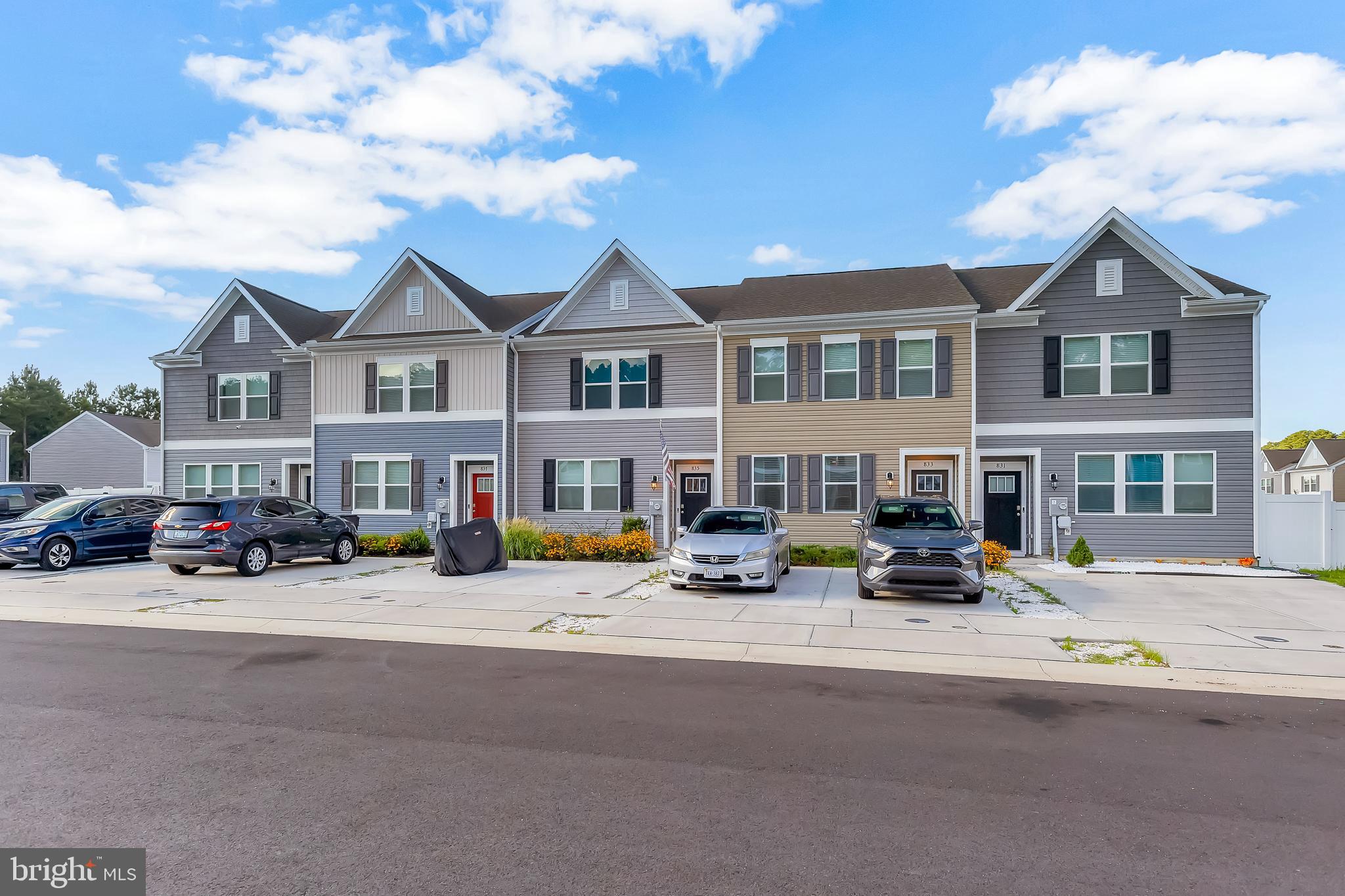 835 MERSEY LANE