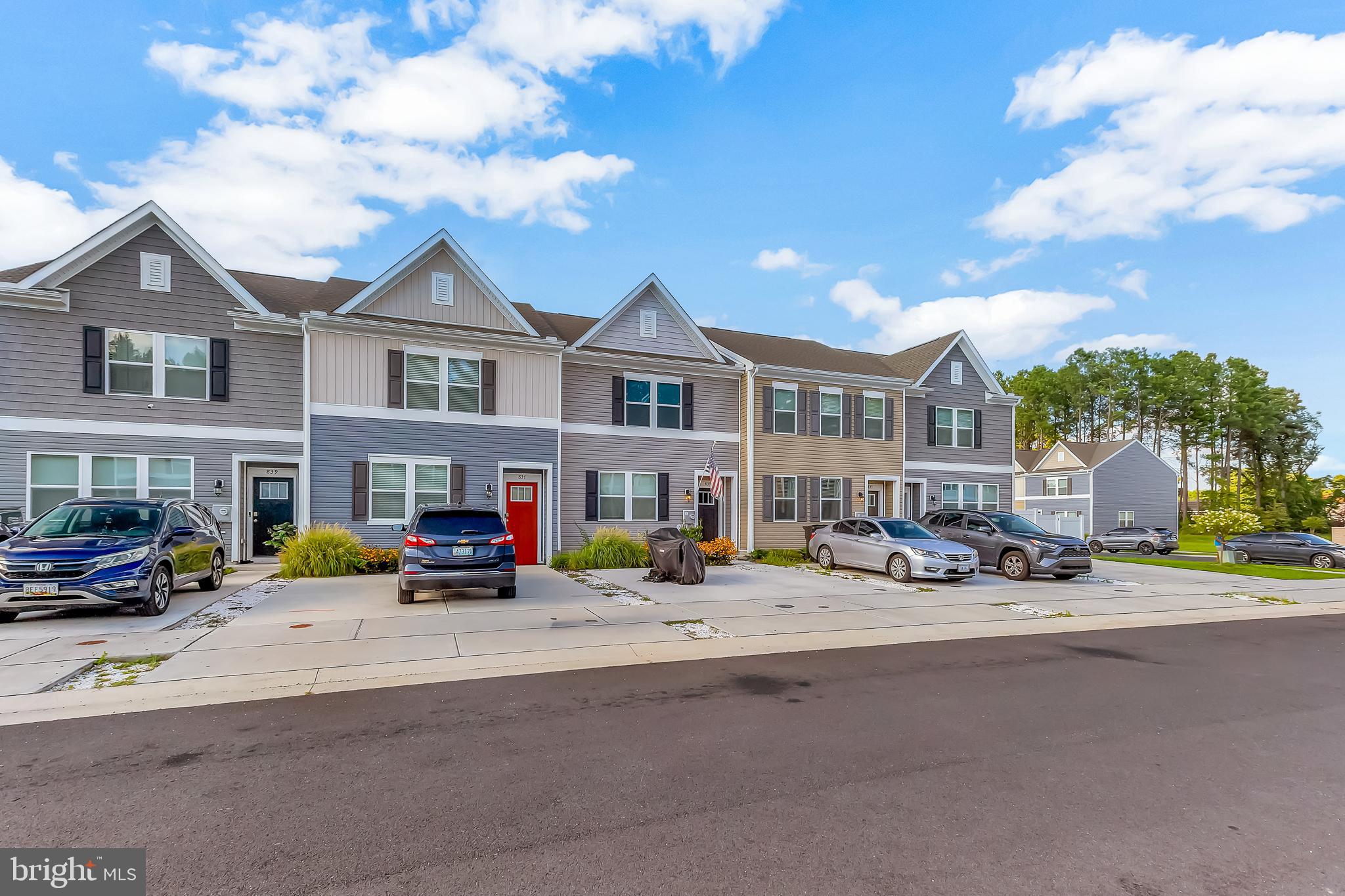 835 MERSEY LANE