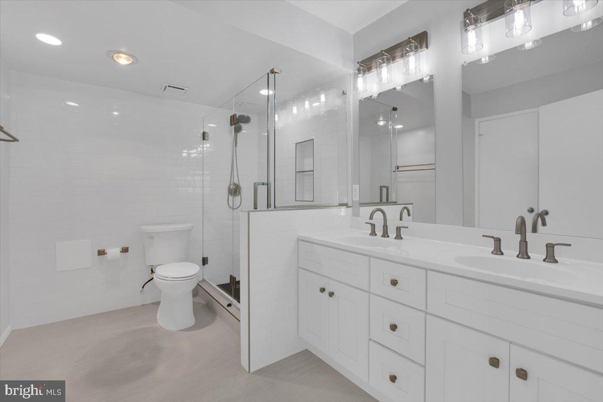 WATERGATE AT LANDMARK - Residential Lease