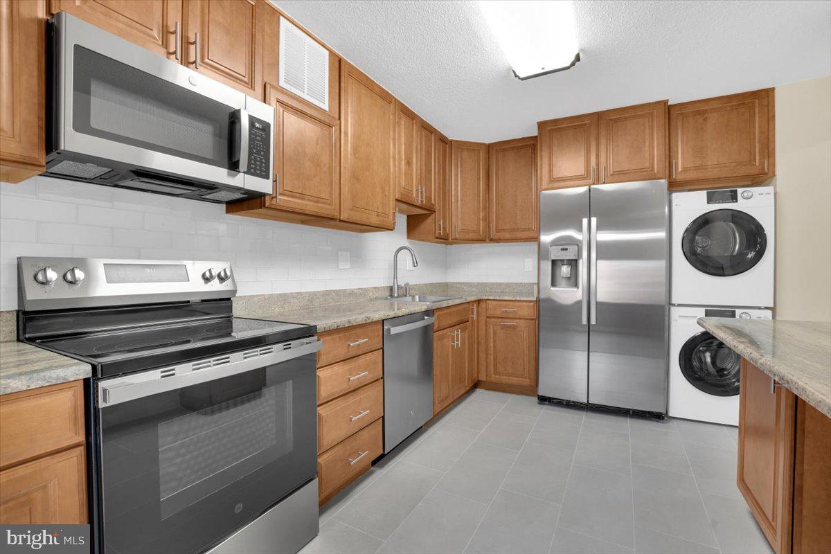 309 YOAKUM PARKWAY 815