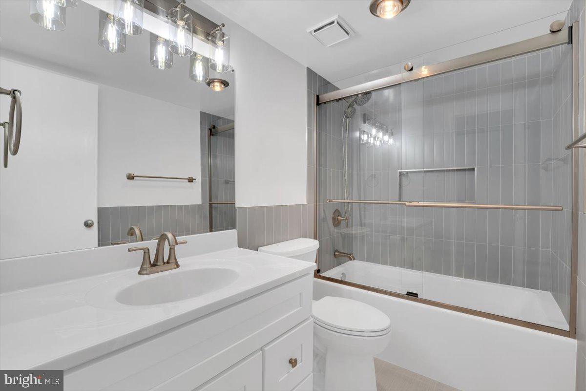 WATERGATE AT LANDMARK - Residential Lease