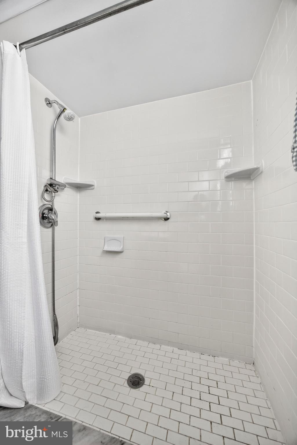 OAK CREST - Residential