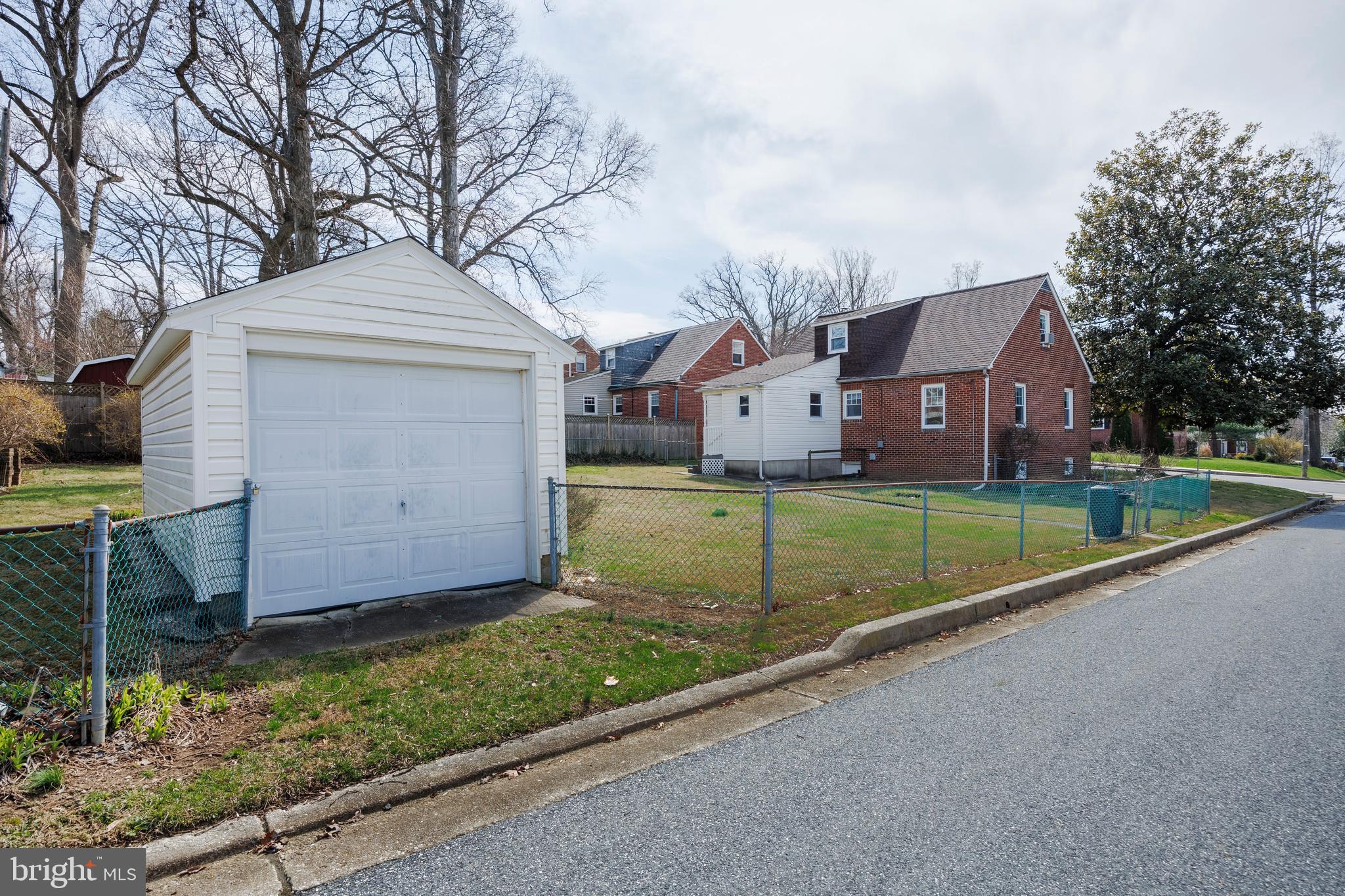 OAK CREST - Residential