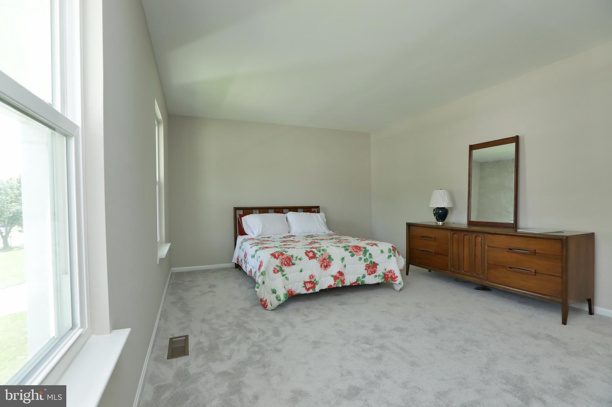 SURRATTS GARDENS - Residential