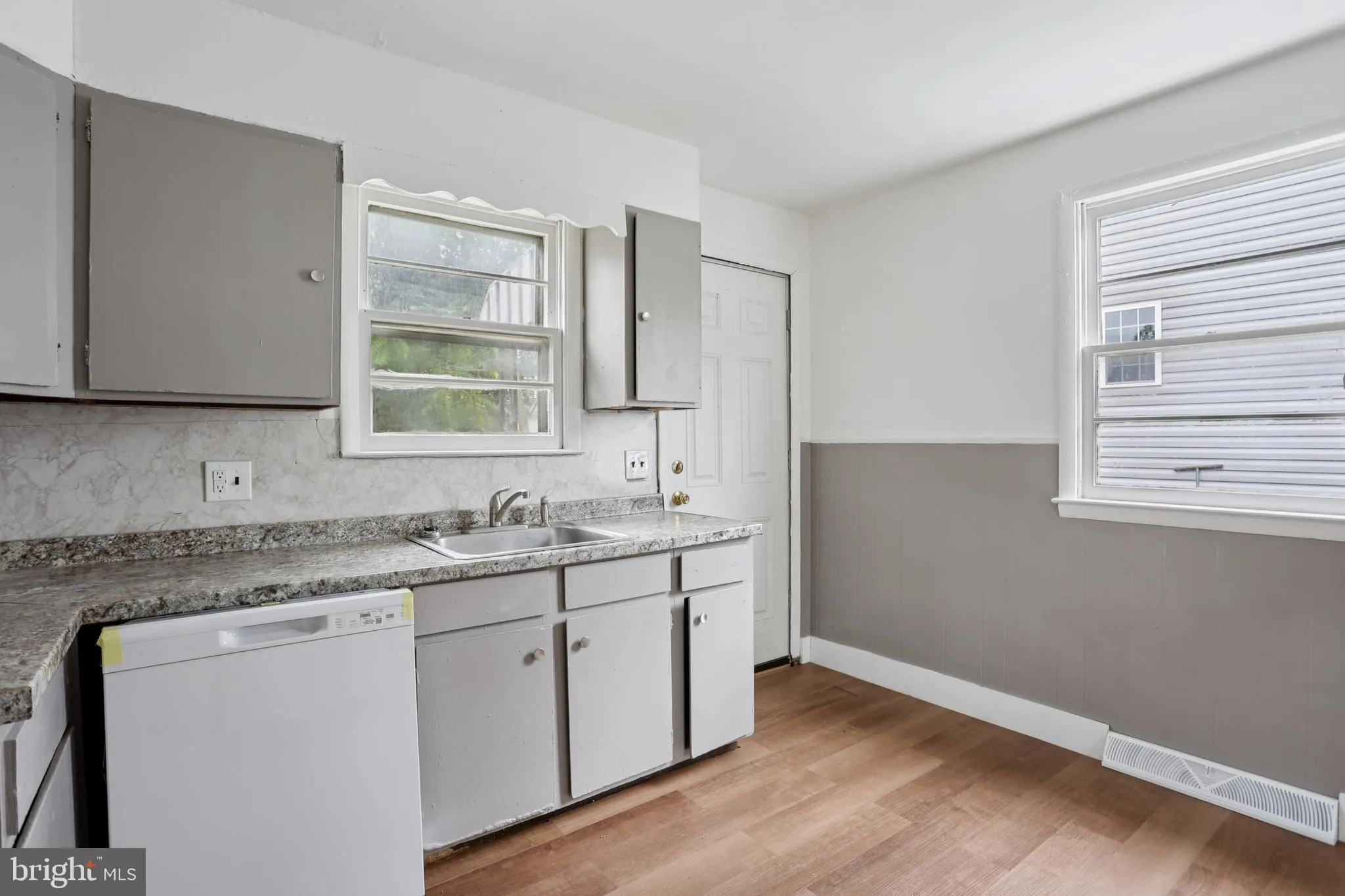 Millville, New Jersey 08332, United States, 3 Bedrooms Bedrooms, ,1 BathroomBathrooms,Residential,Pending,219974