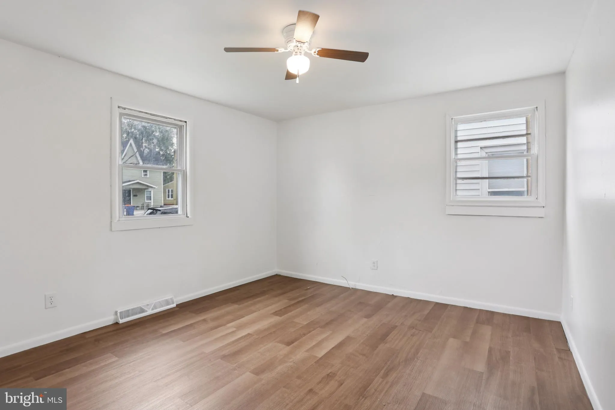 Millville, New Jersey 08332, United States, 3 Bedrooms Bedrooms, ,1 BathroomBathrooms,Residential,Pending,219974