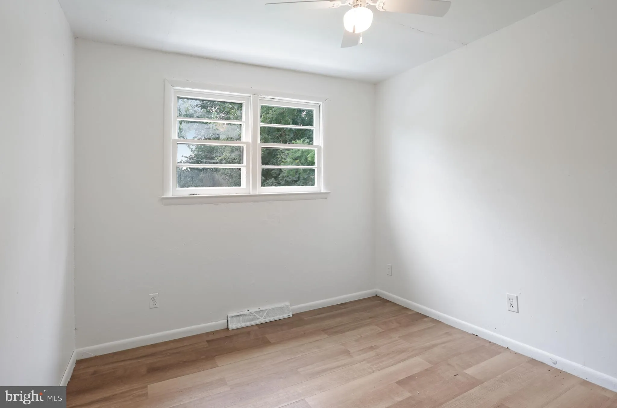 Millville, New Jersey 08332, United States, 3 Bedrooms Bedrooms, ,1 BathroomBathrooms,Residential,Pending,219974