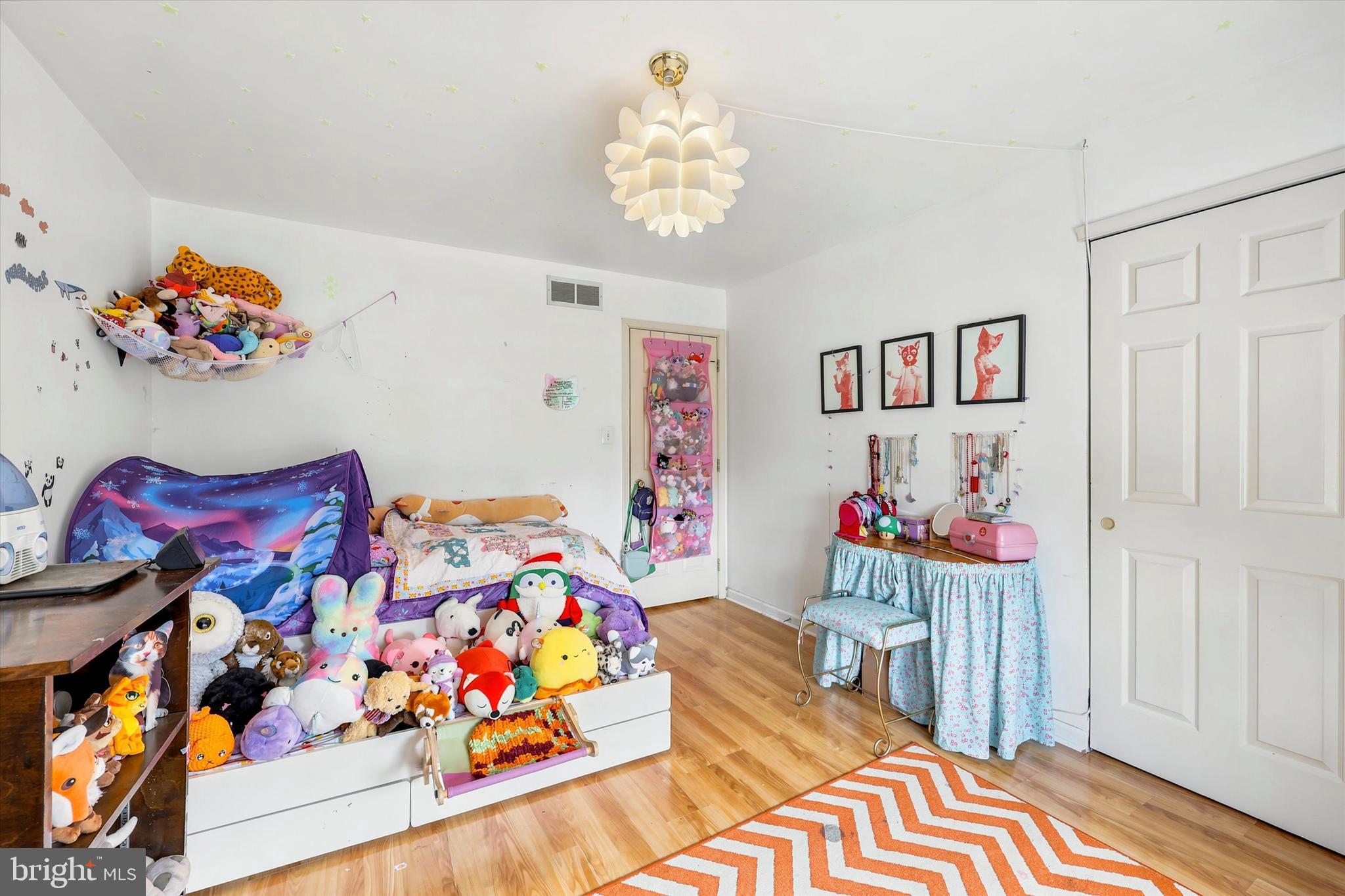 ROSLYN - Residential