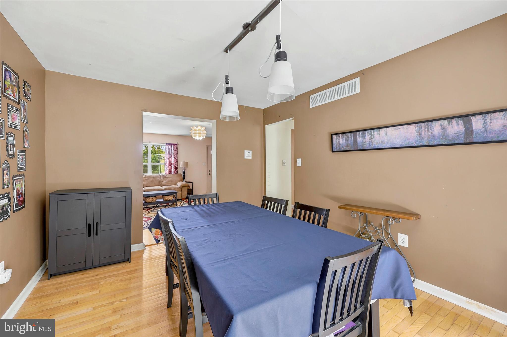 ROSLYN - Residential