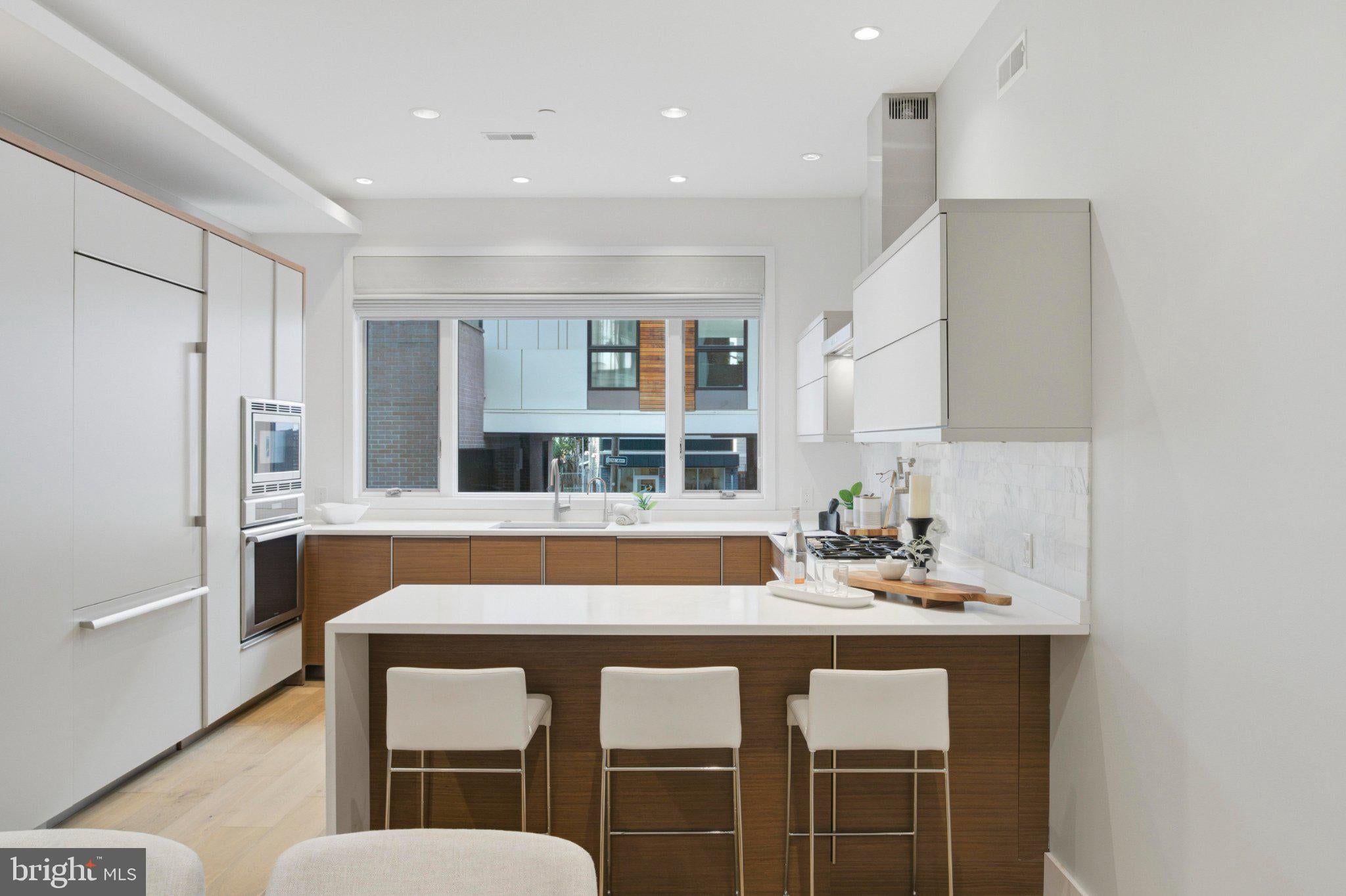 204 W LAUREL STREET 4