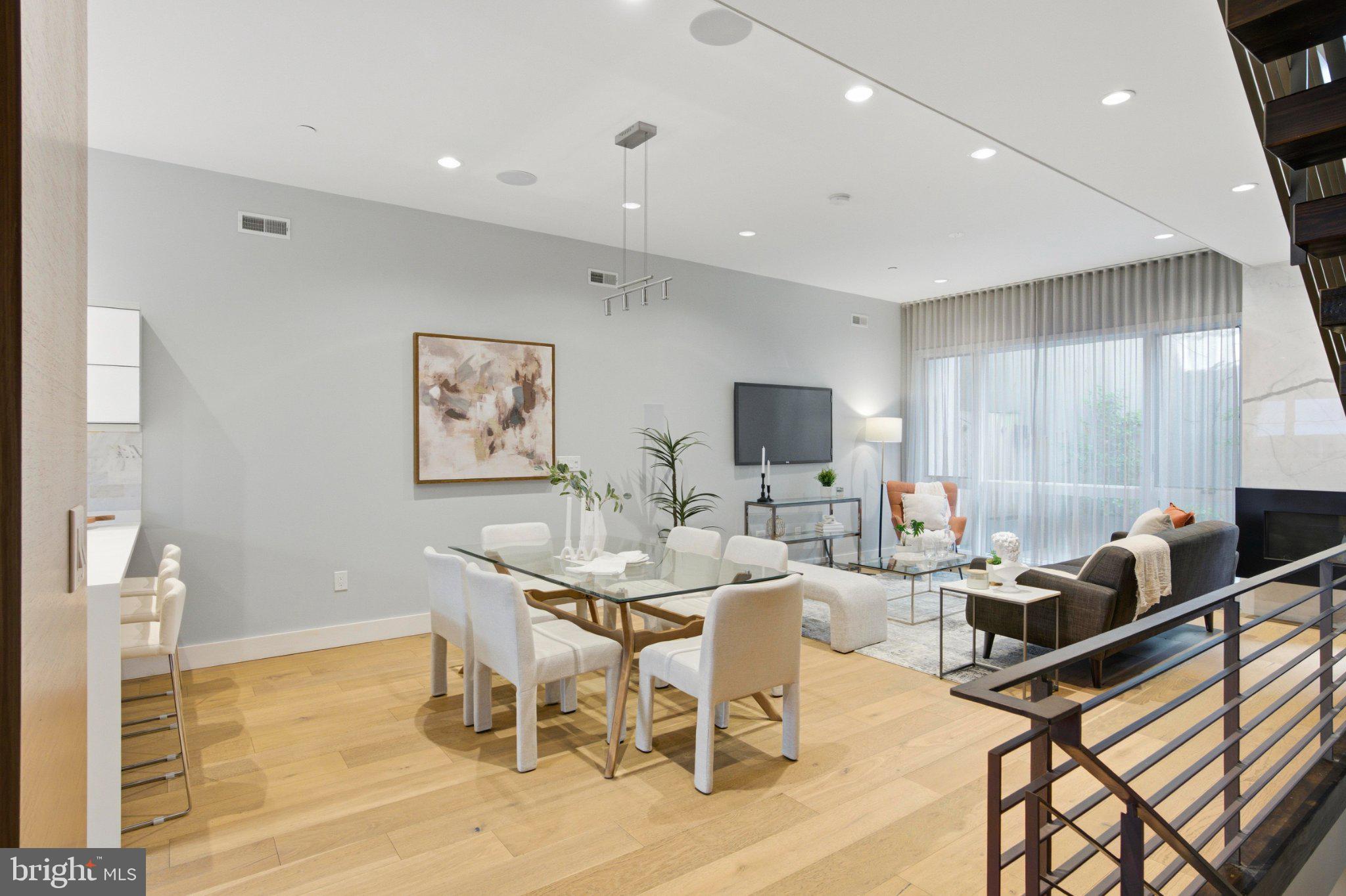 204 W LAUREL STREET 4