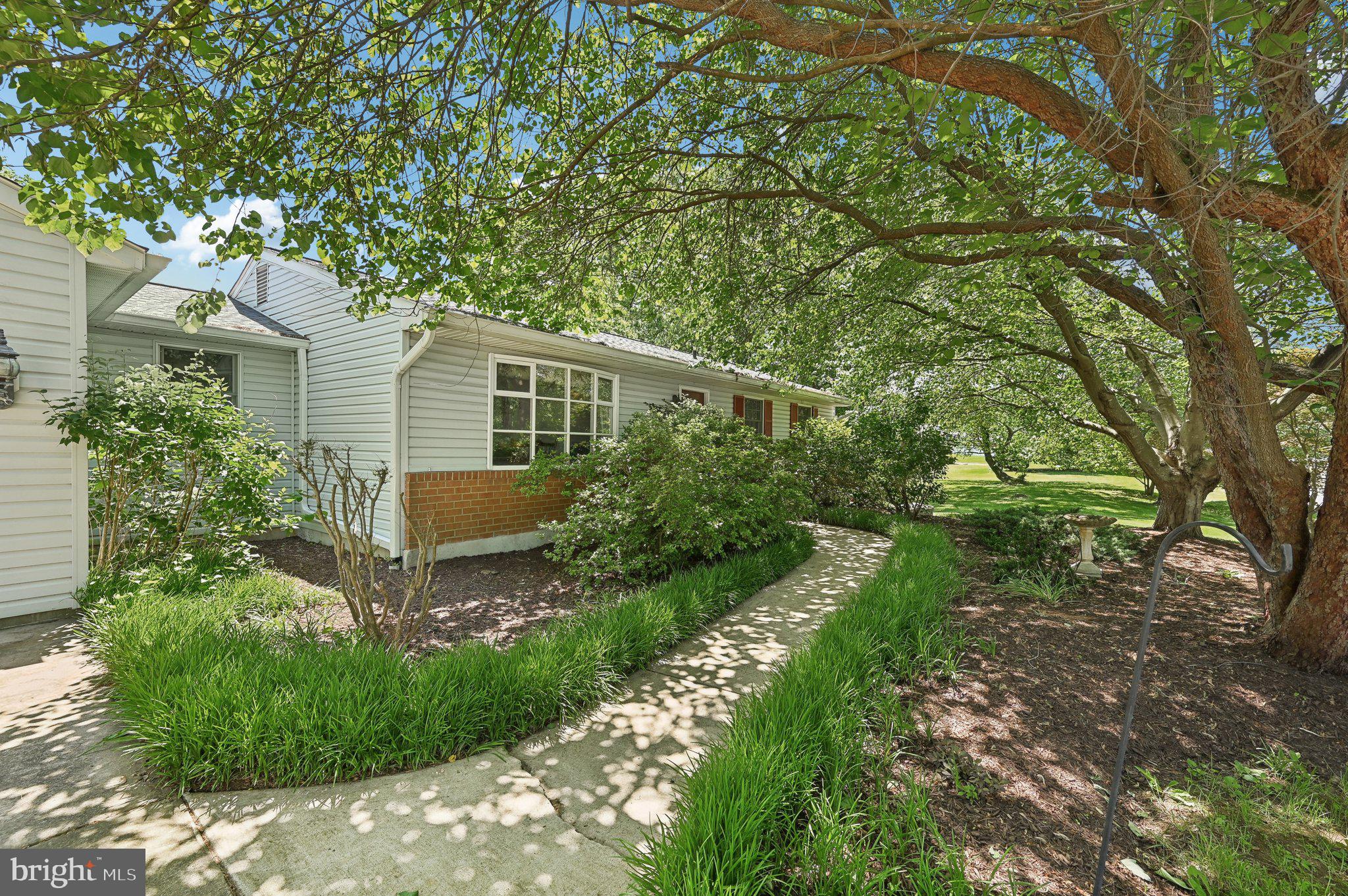ROLLING HILLS - Residential