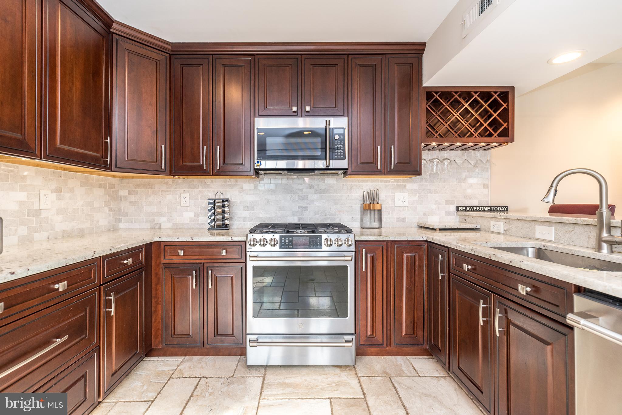 HAMPTON GREENS - Residential