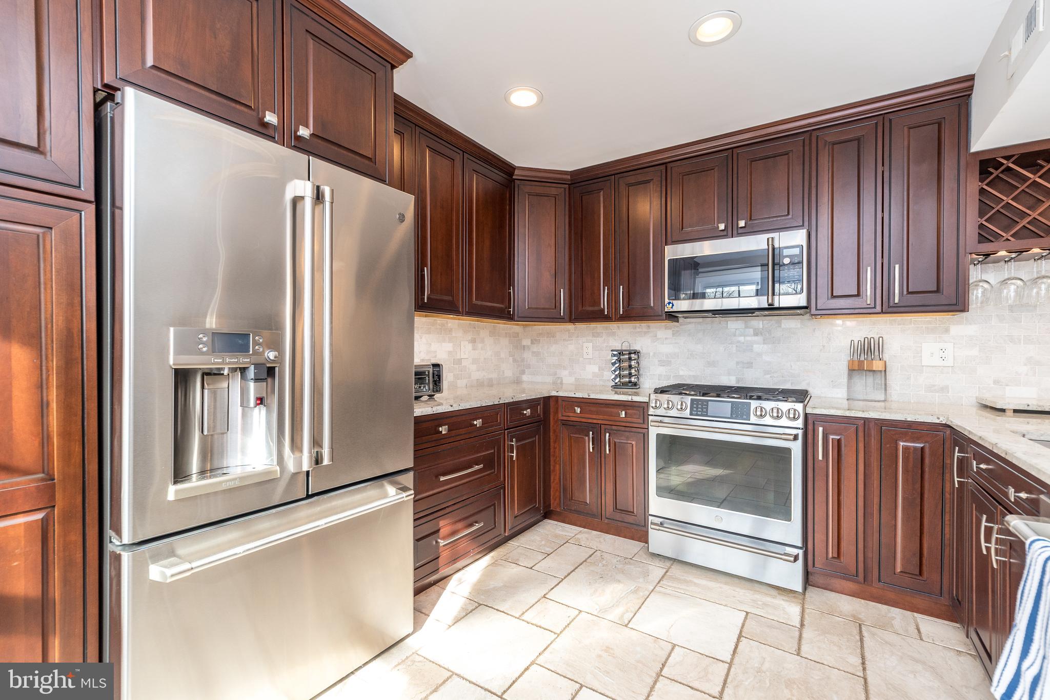 HAMPTON GREENS - Residential