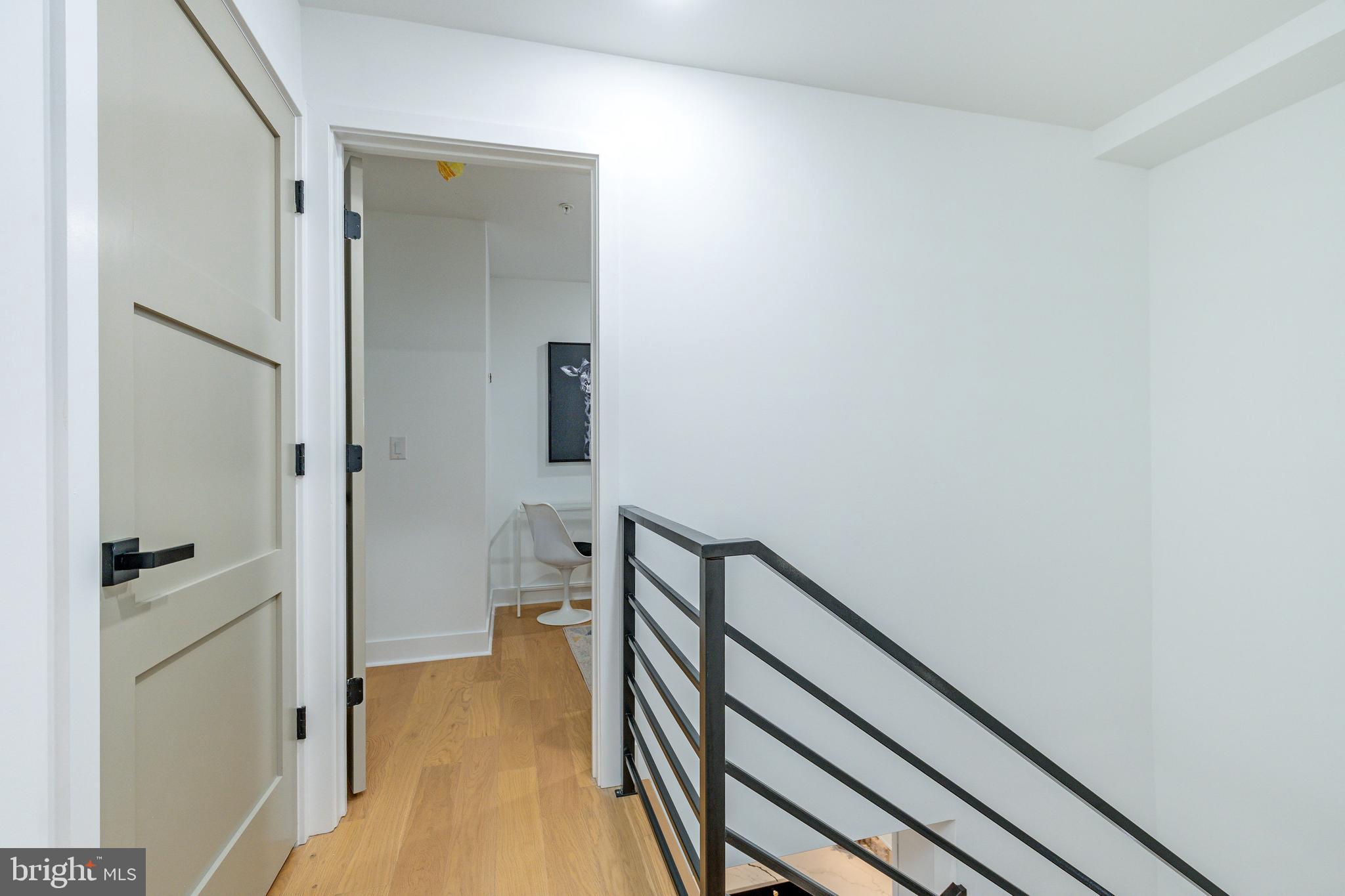 QUEEN VILLAGE - Residential
