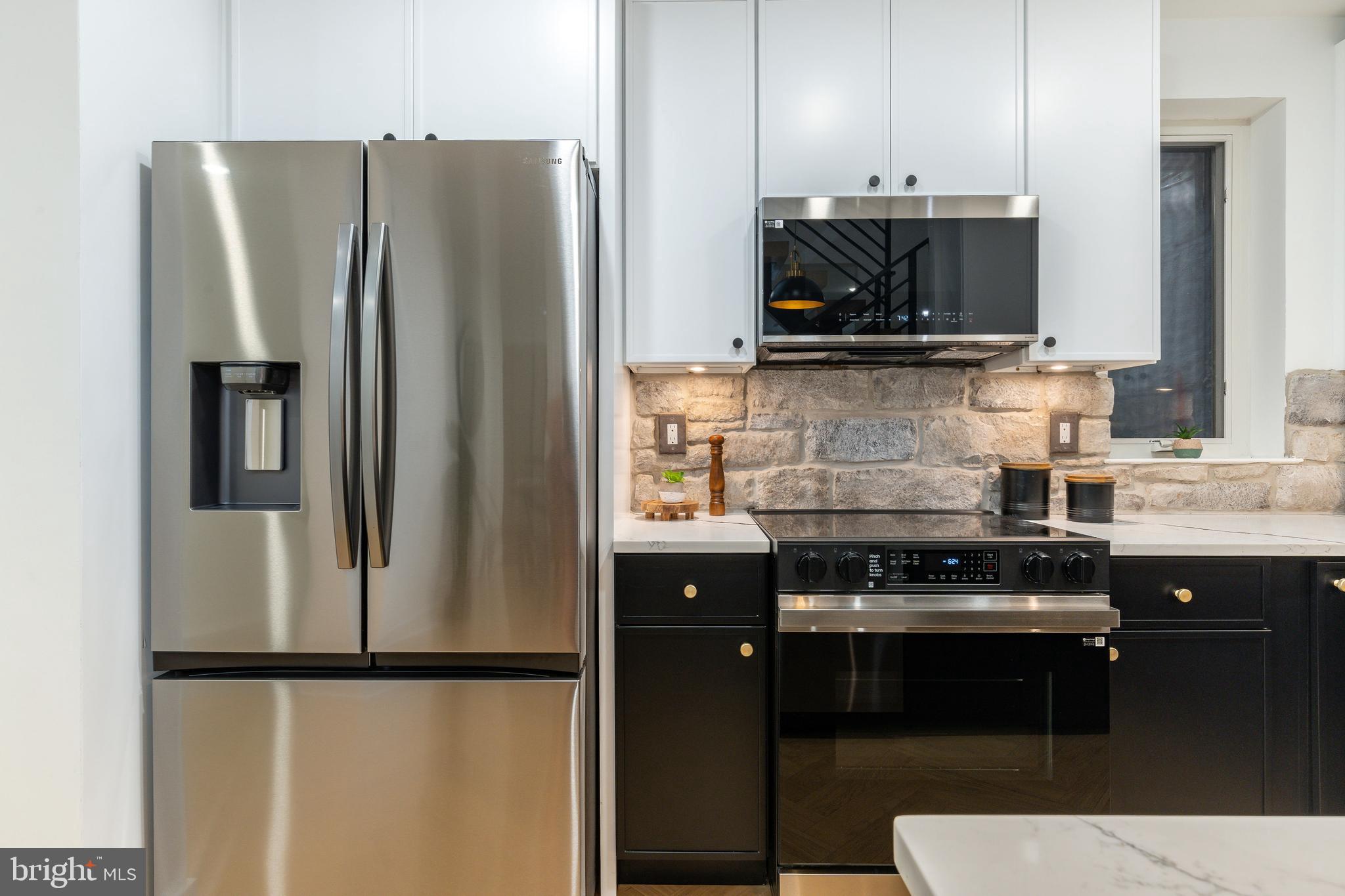 QUEEN VILLAGE - Residential