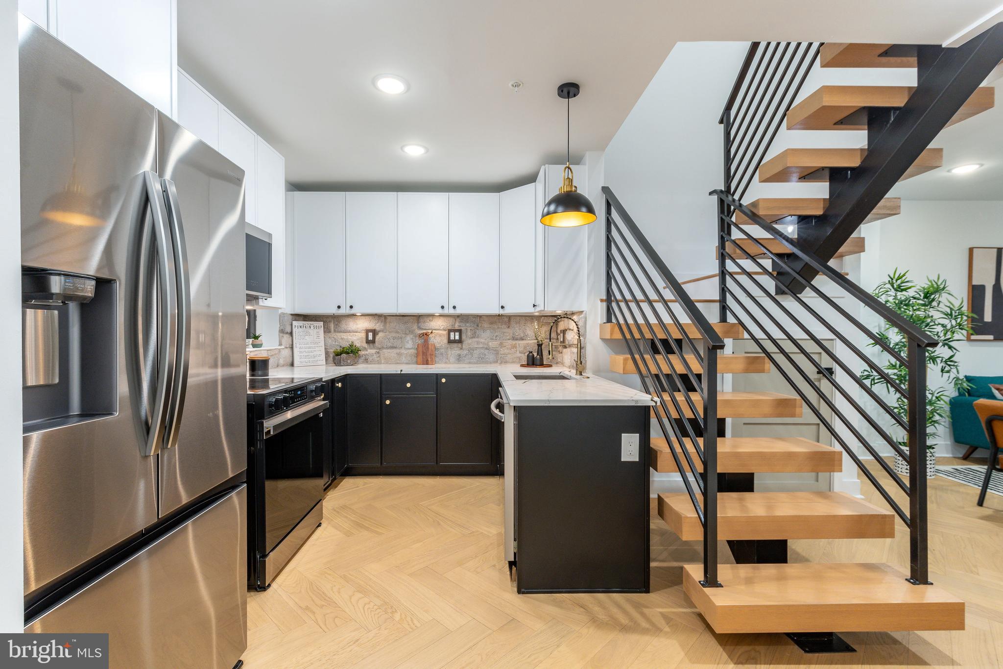 QUEEN VILLAGE - Residential
