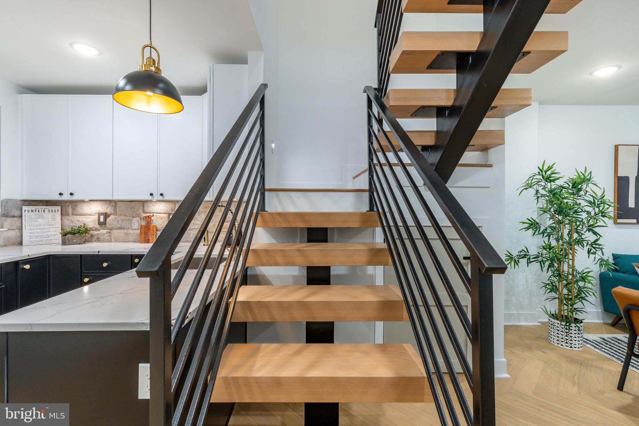 QUEEN VILLAGE - Residential