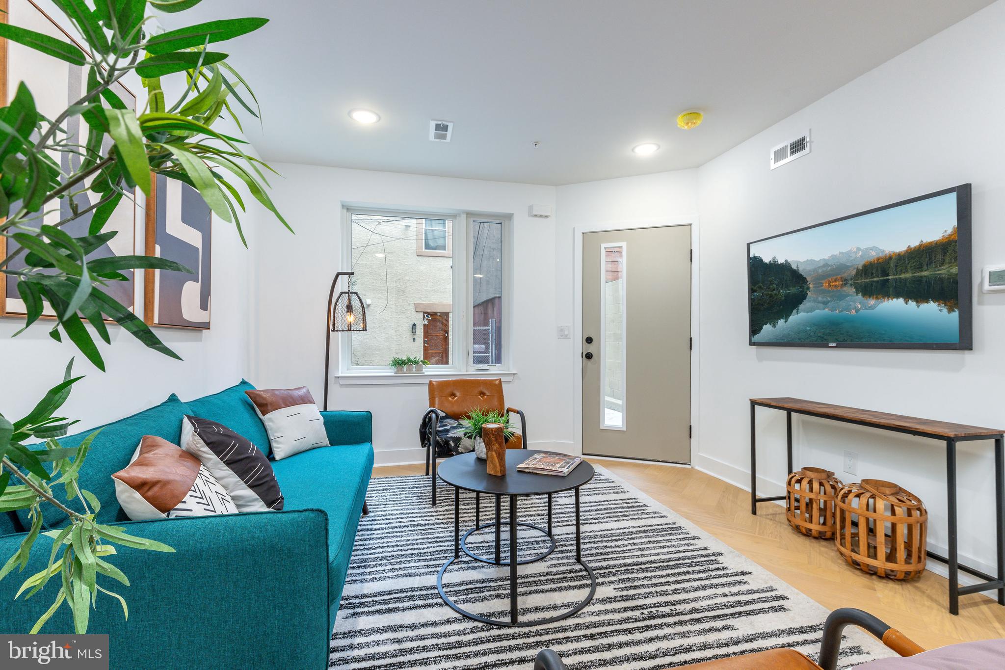 QUEEN VILLAGE - Residential