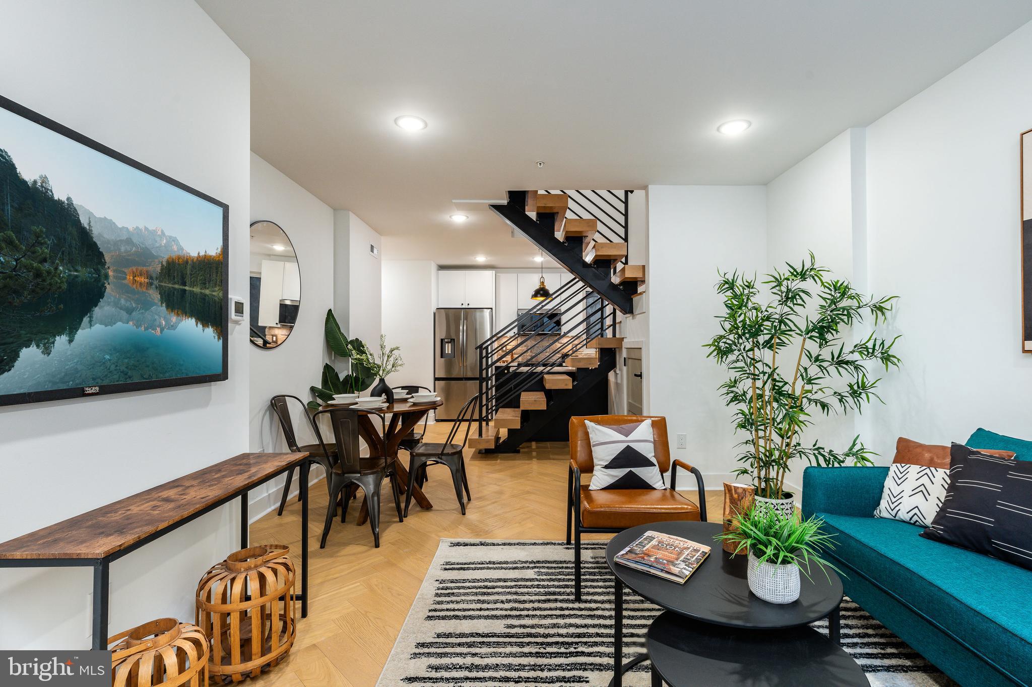 QUEEN VILLAGE - Residential