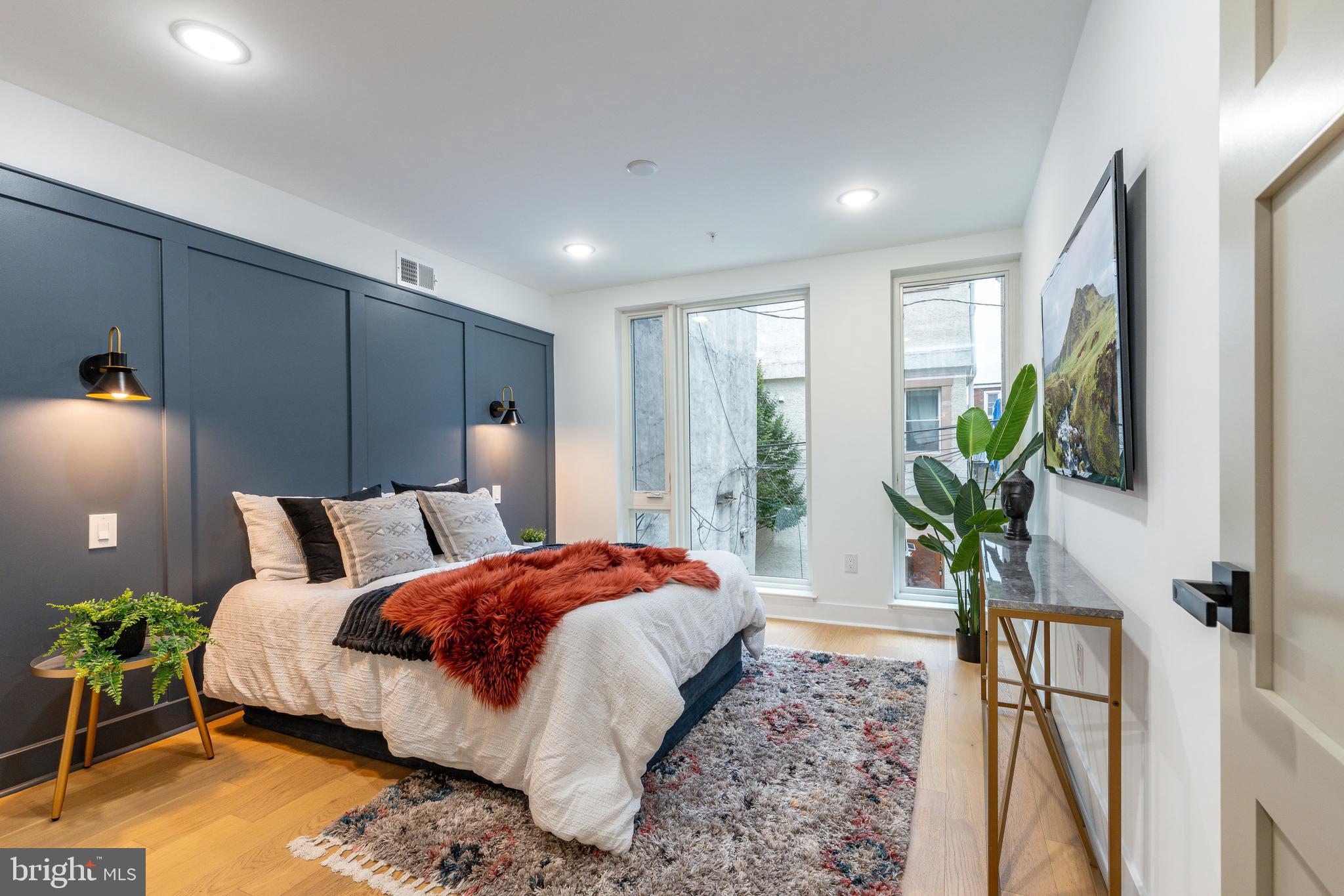QUEEN VILLAGE - Residential
