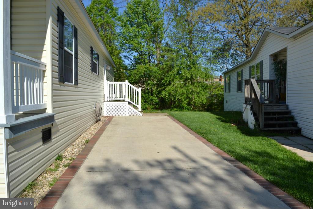 MEADOWS OF CHANTILLY - Residential