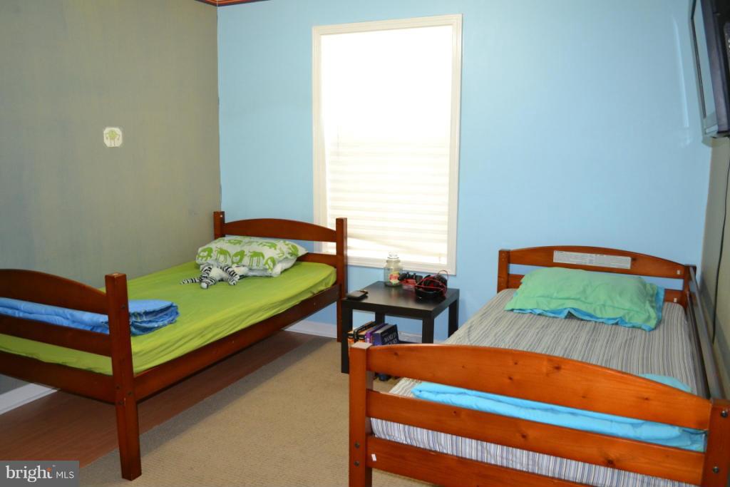 MEADOWS OF CHANTILLY - Residential