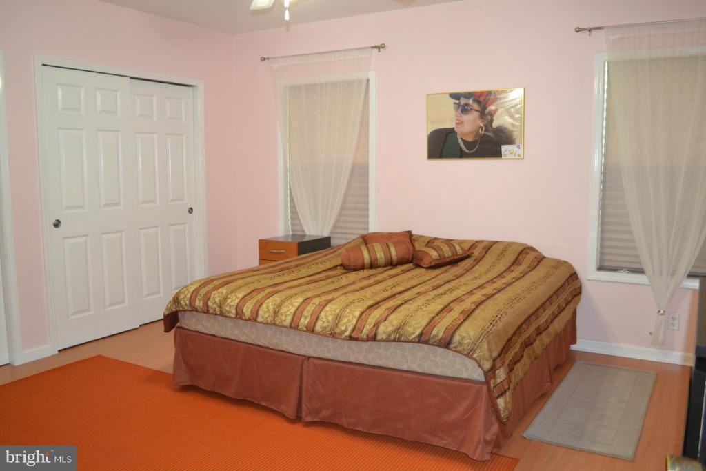 MEADOWS OF CHANTILLY - Residential